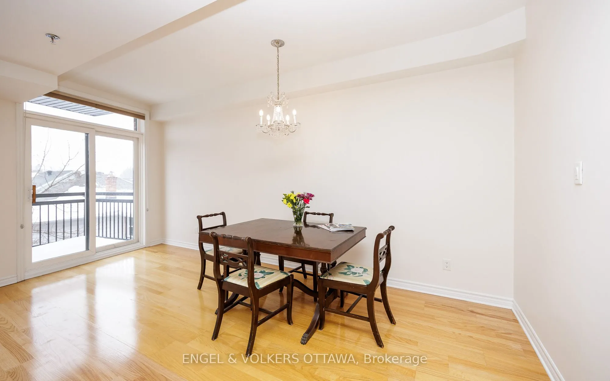 6 GROVE Avenue #305