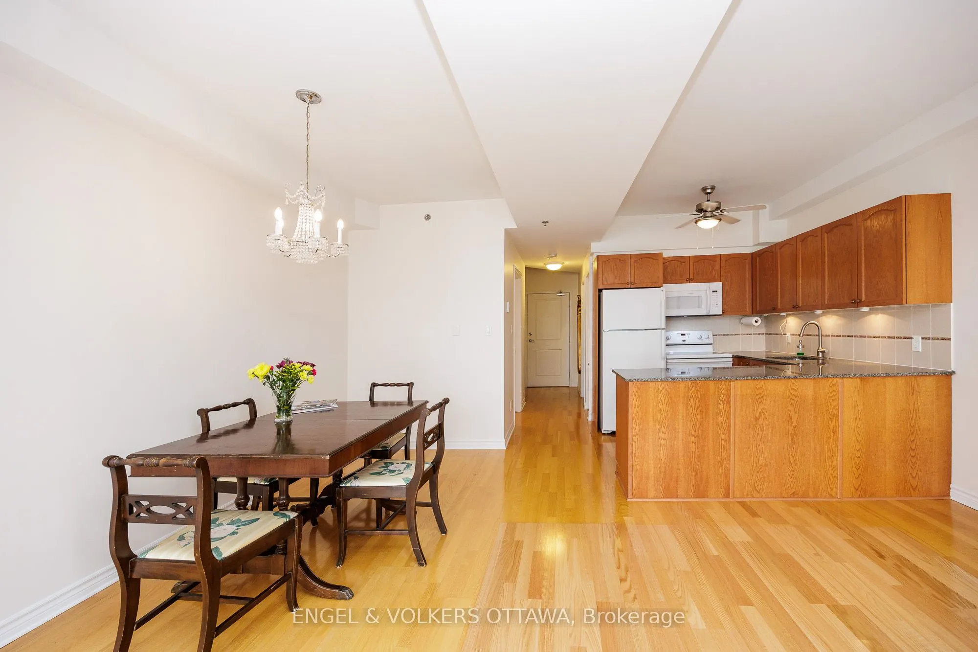6 GROVE Avenue #305