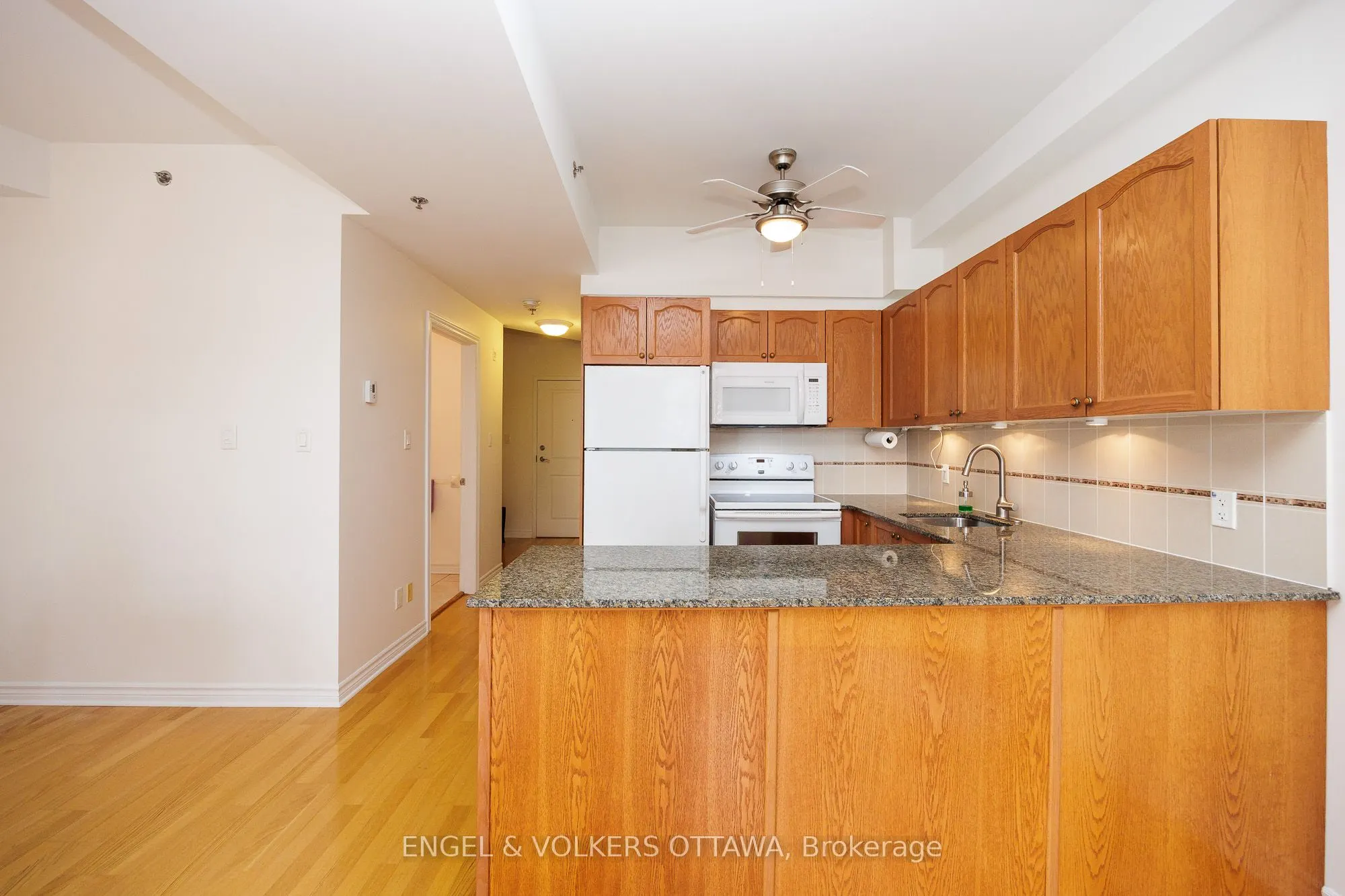 6 GROVE Avenue #305