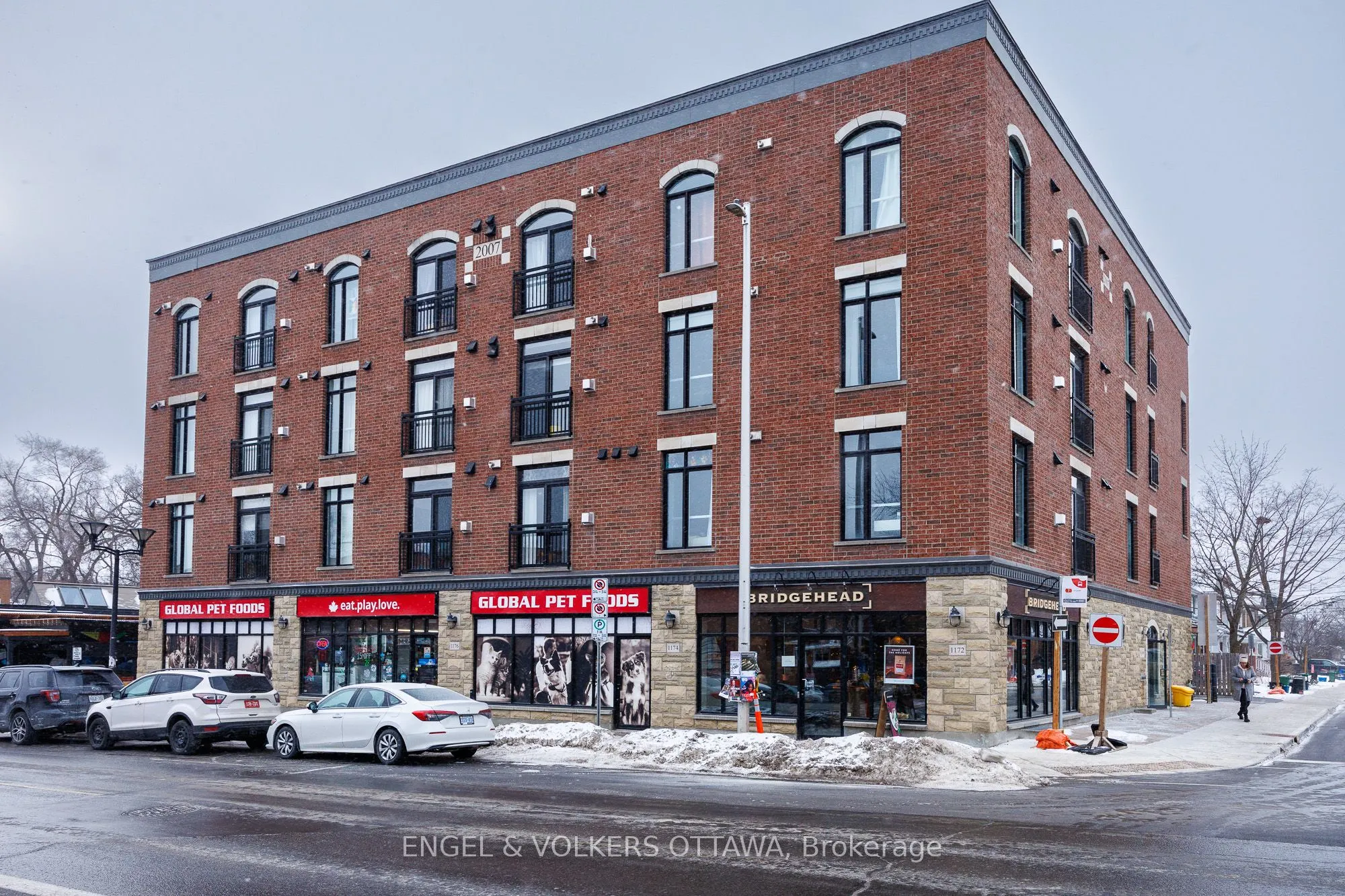 6 GROVE Avenue #305