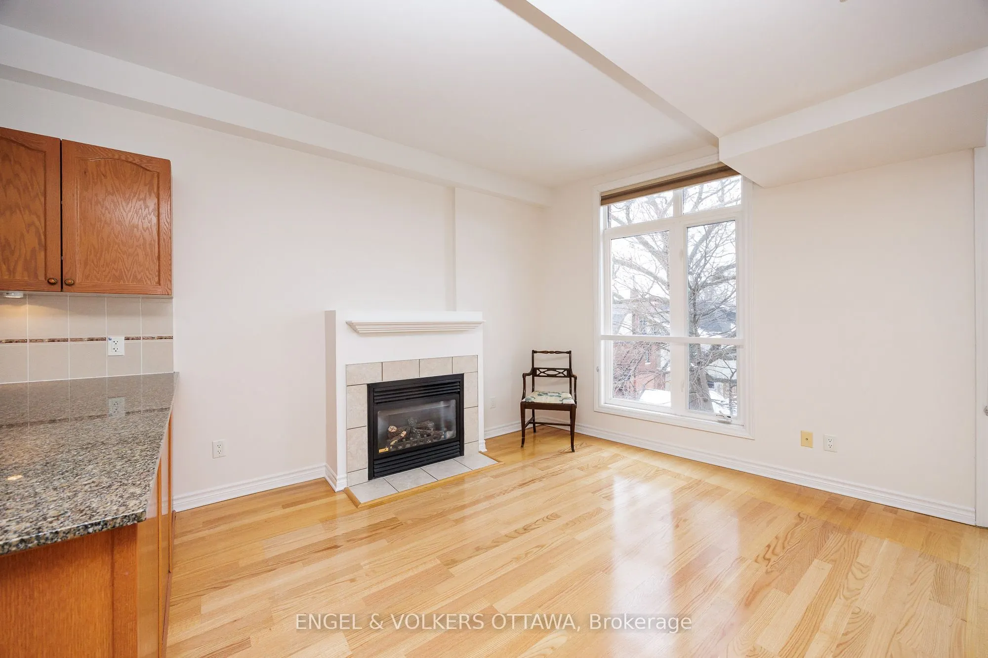 6 GROVE Avenue #305