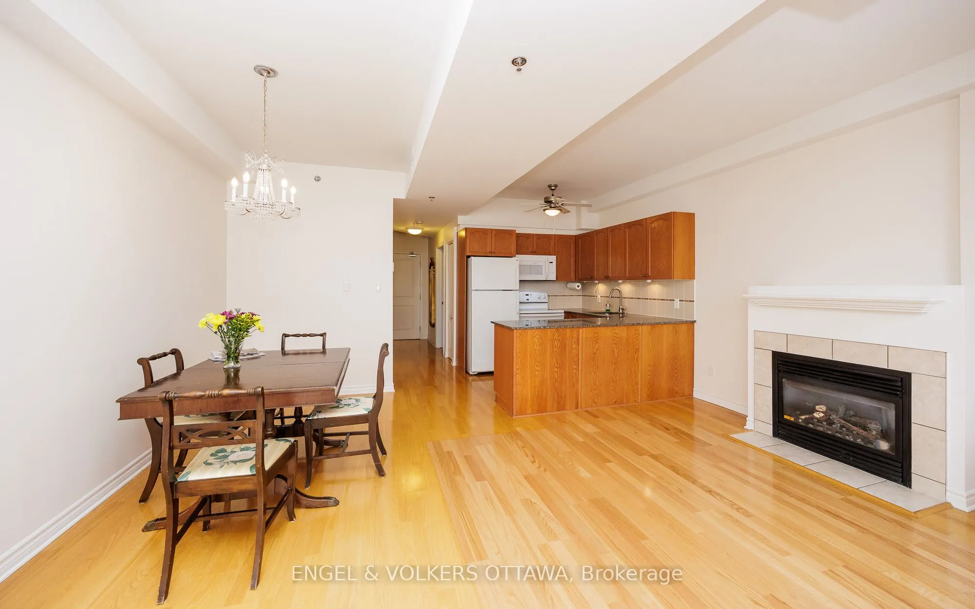 6 GROVE Avenue #305