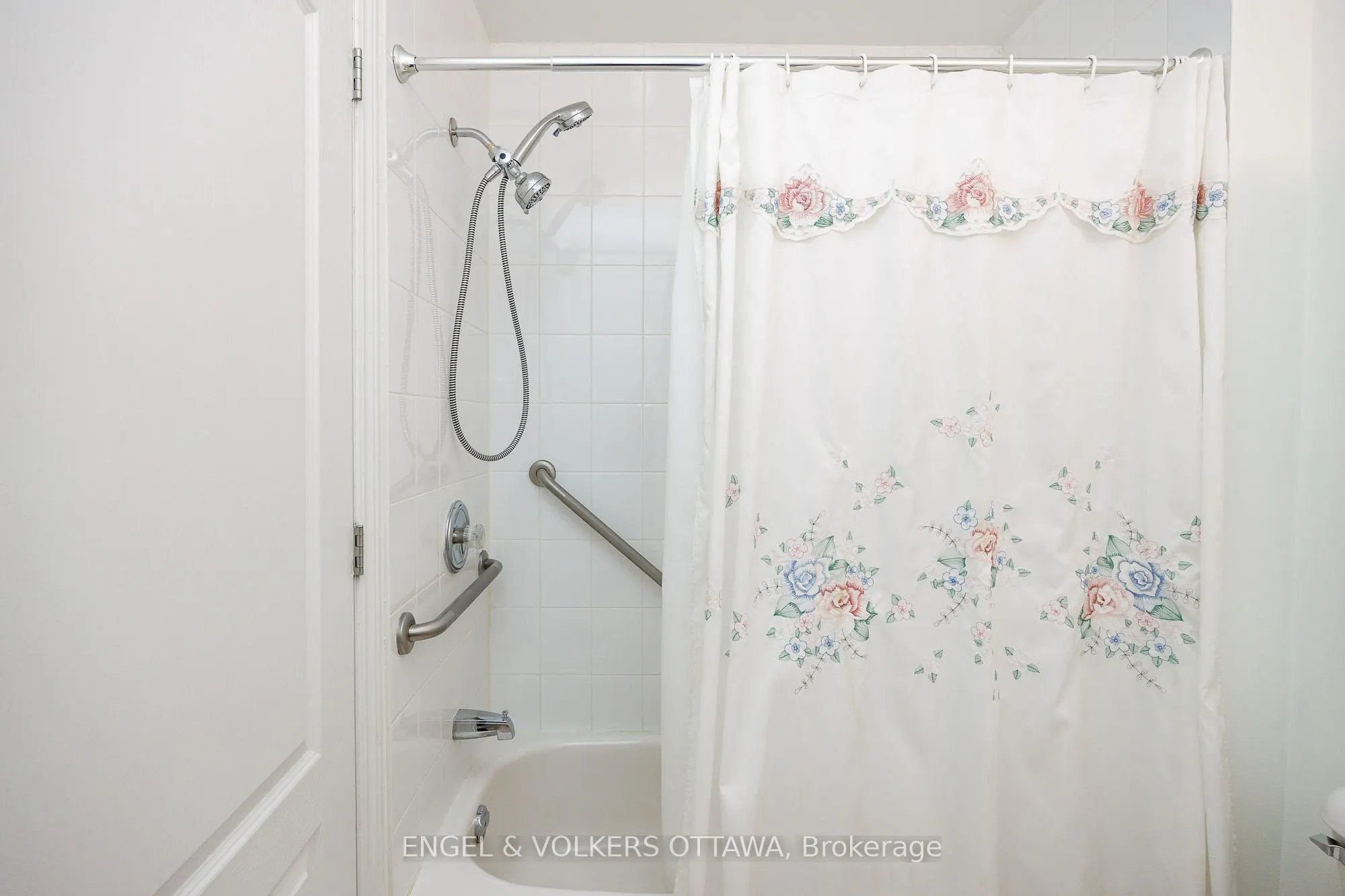 6 GROVE Avenue #305