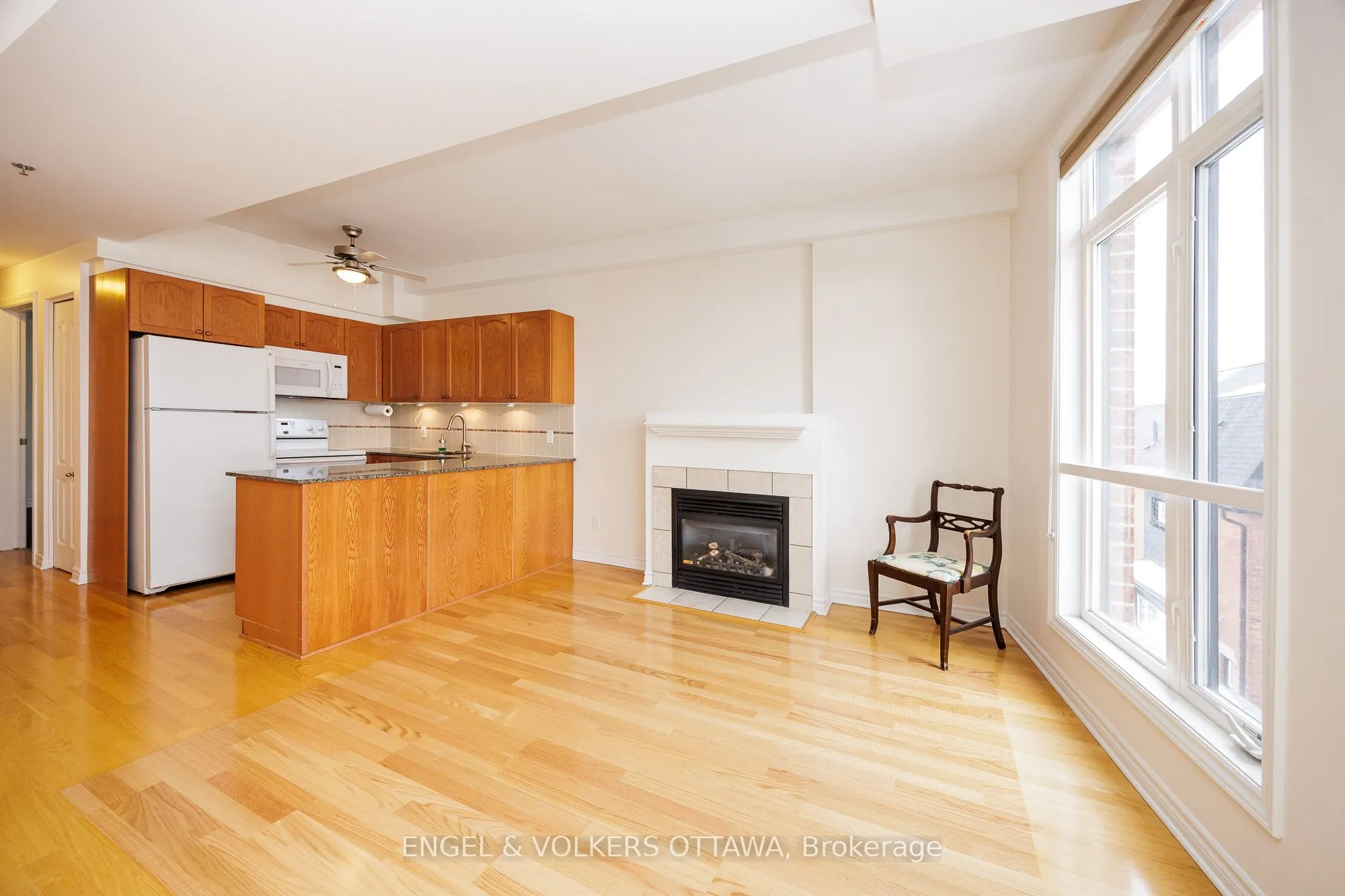 6 GROVE Avenue #305
