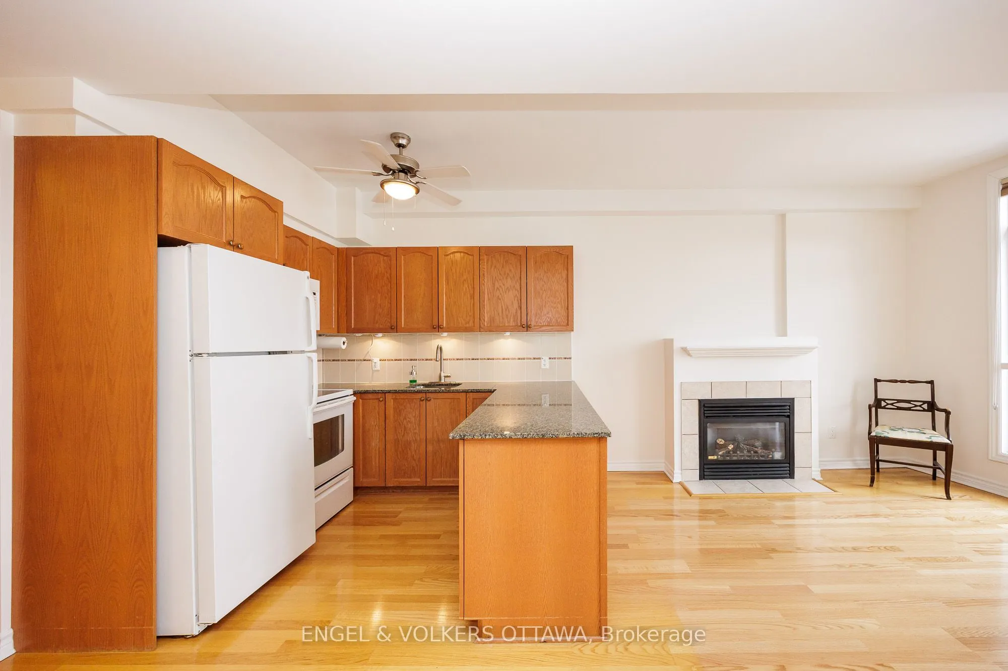 6 GROVE Avenue #305