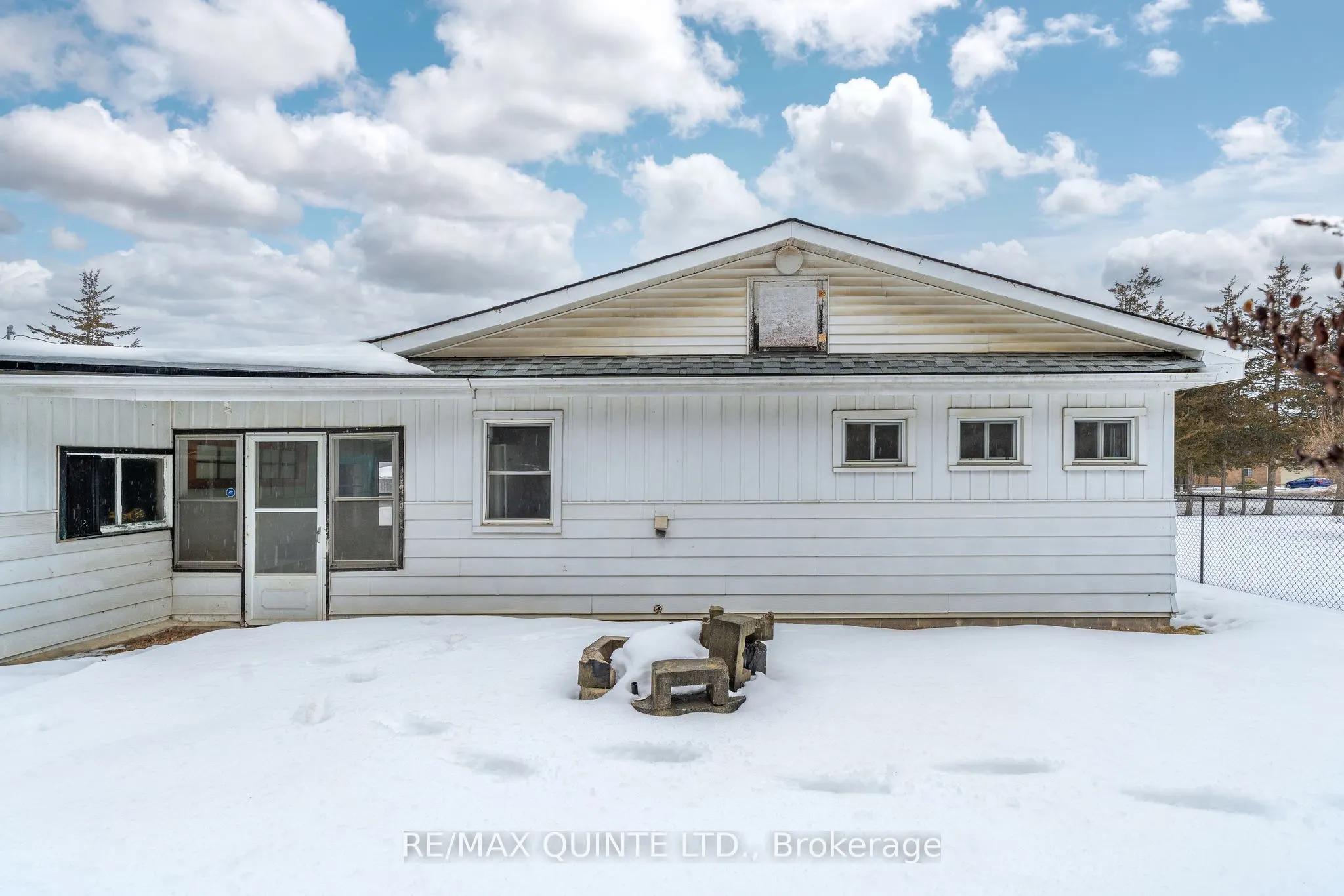 366 CANNIFTON Road N