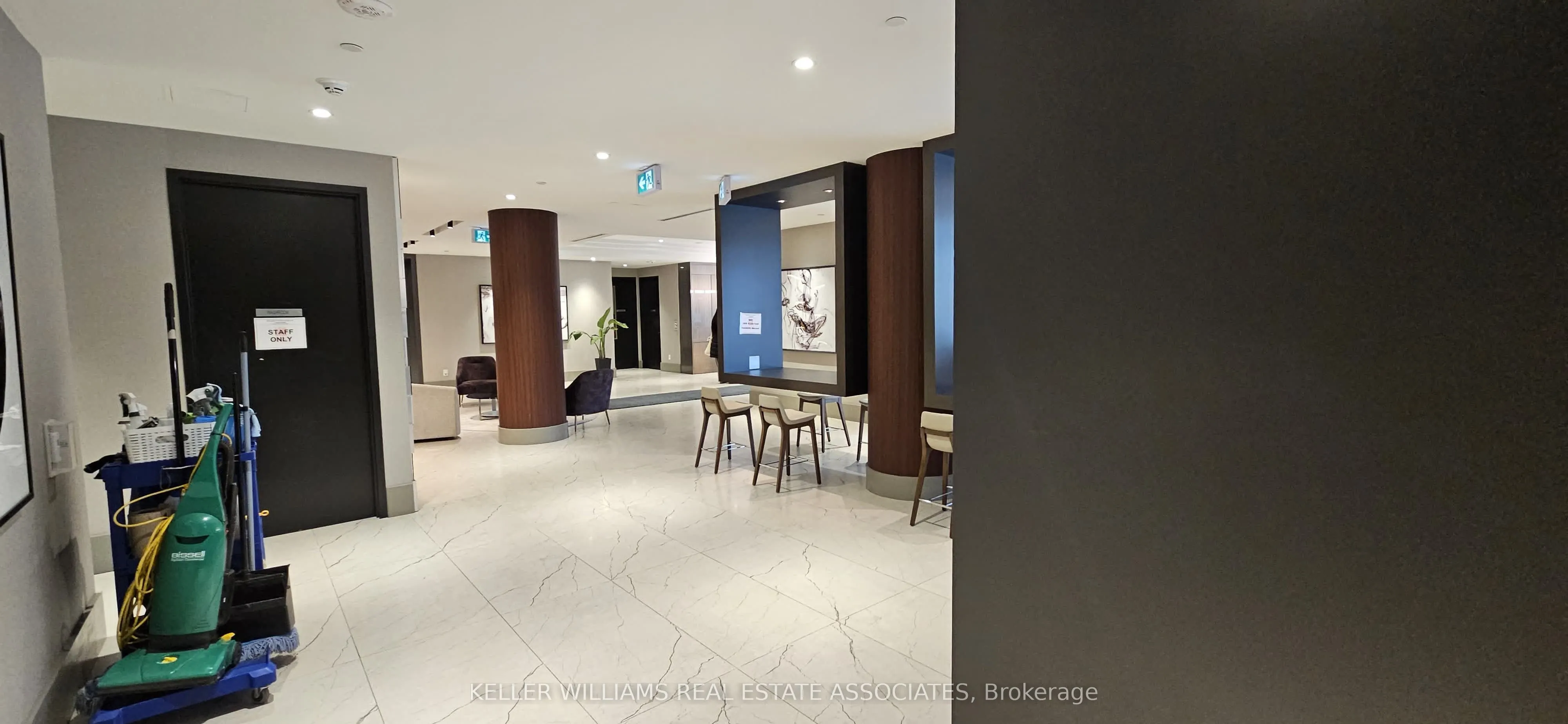 55 Duke Street W, #409
