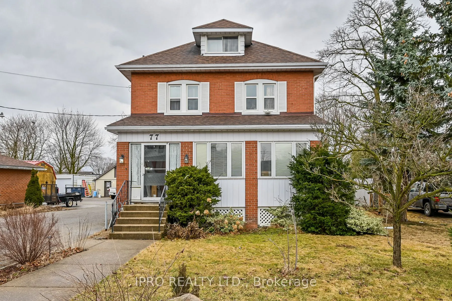 77 Main Street S