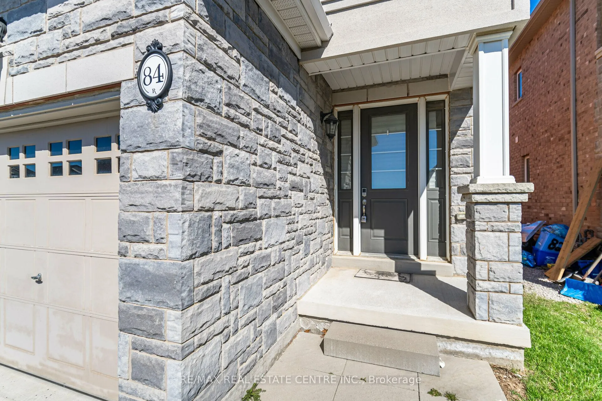 84 Heming Trail
