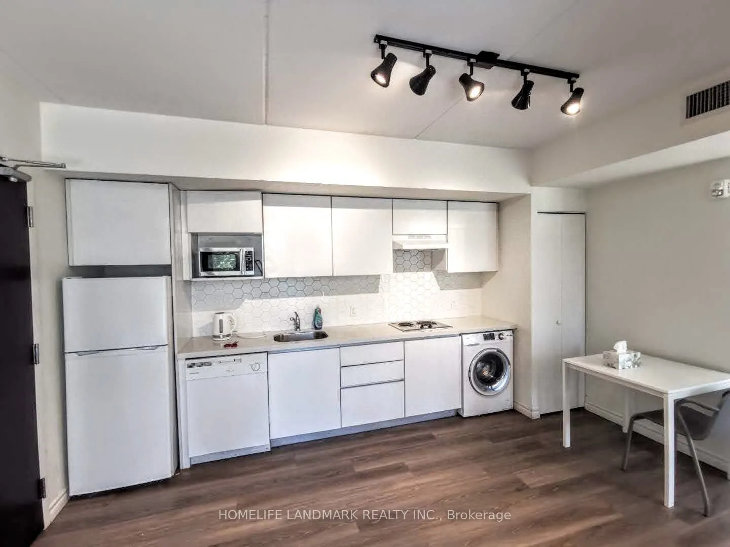 268 Lester Street, #312