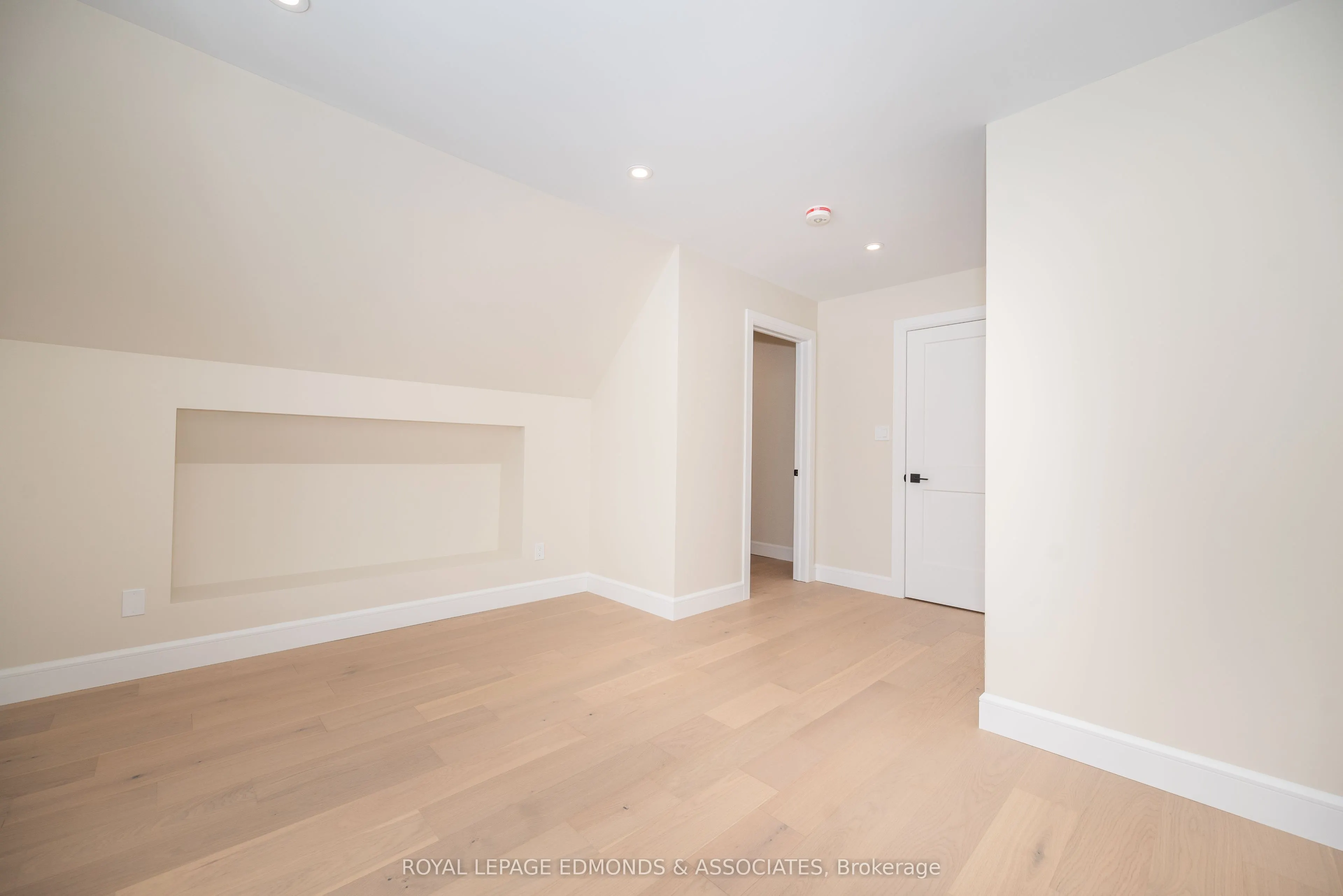 14 Fairway Drive N