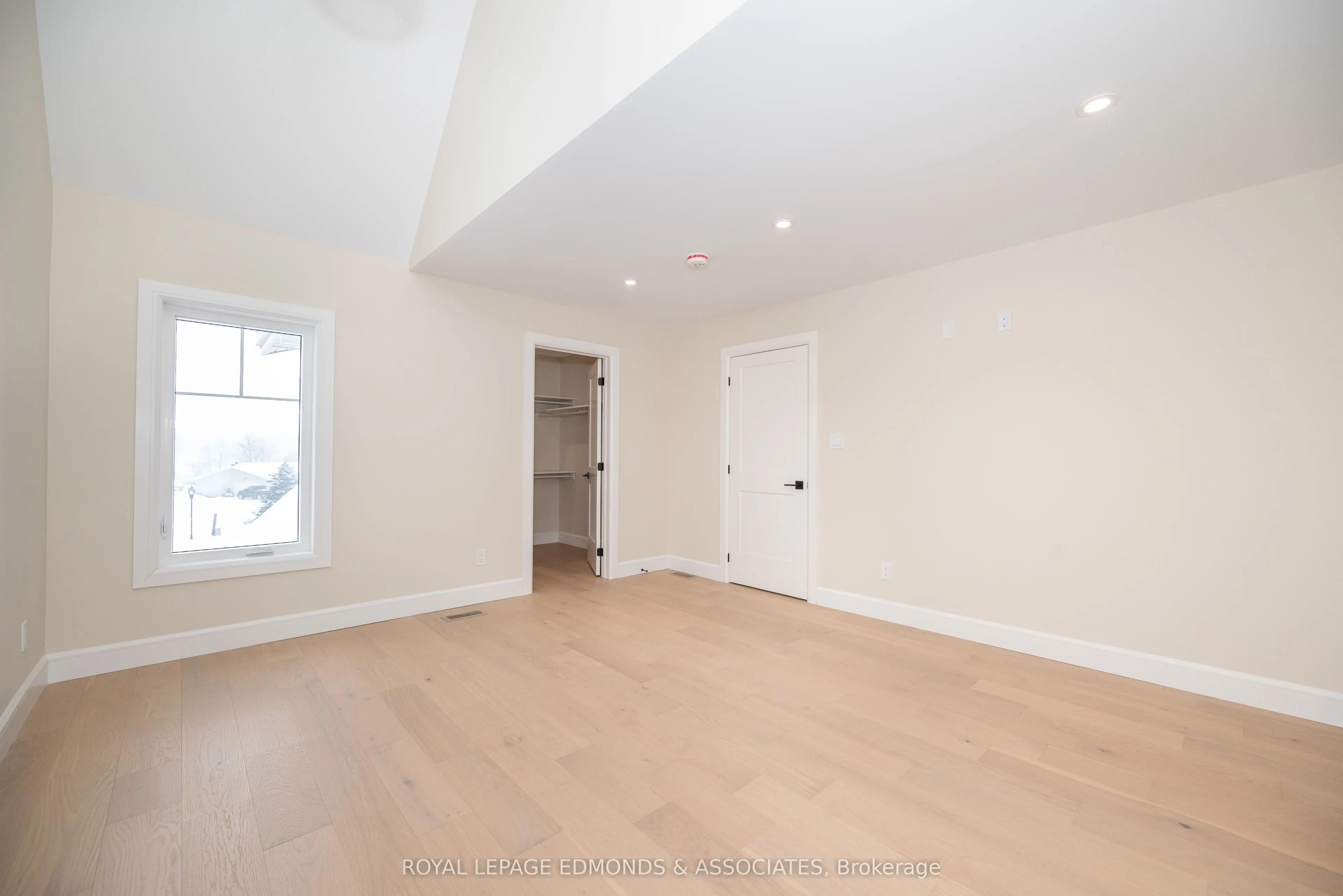 14 Fairway Drive N