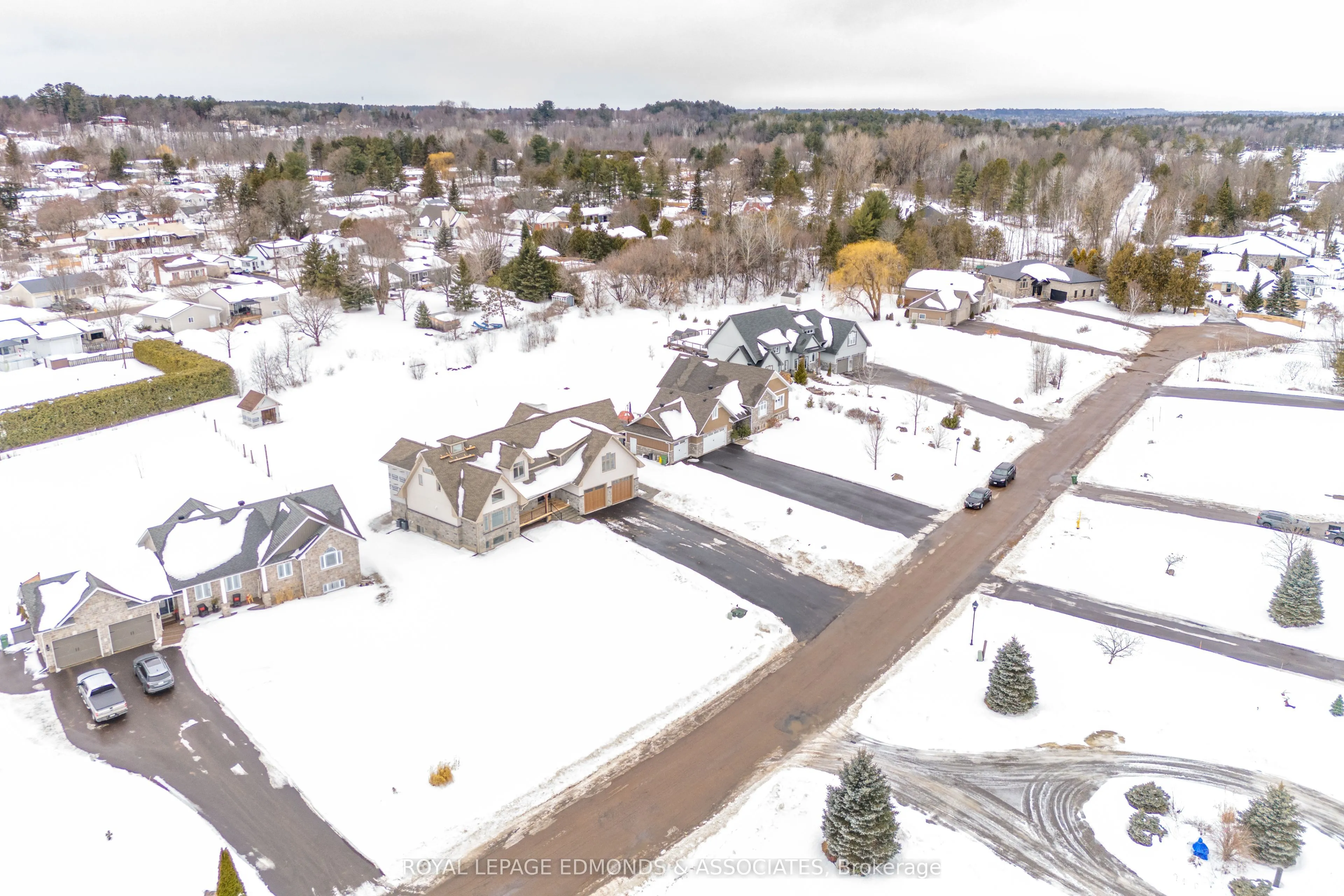 14 Fairway Drive N
