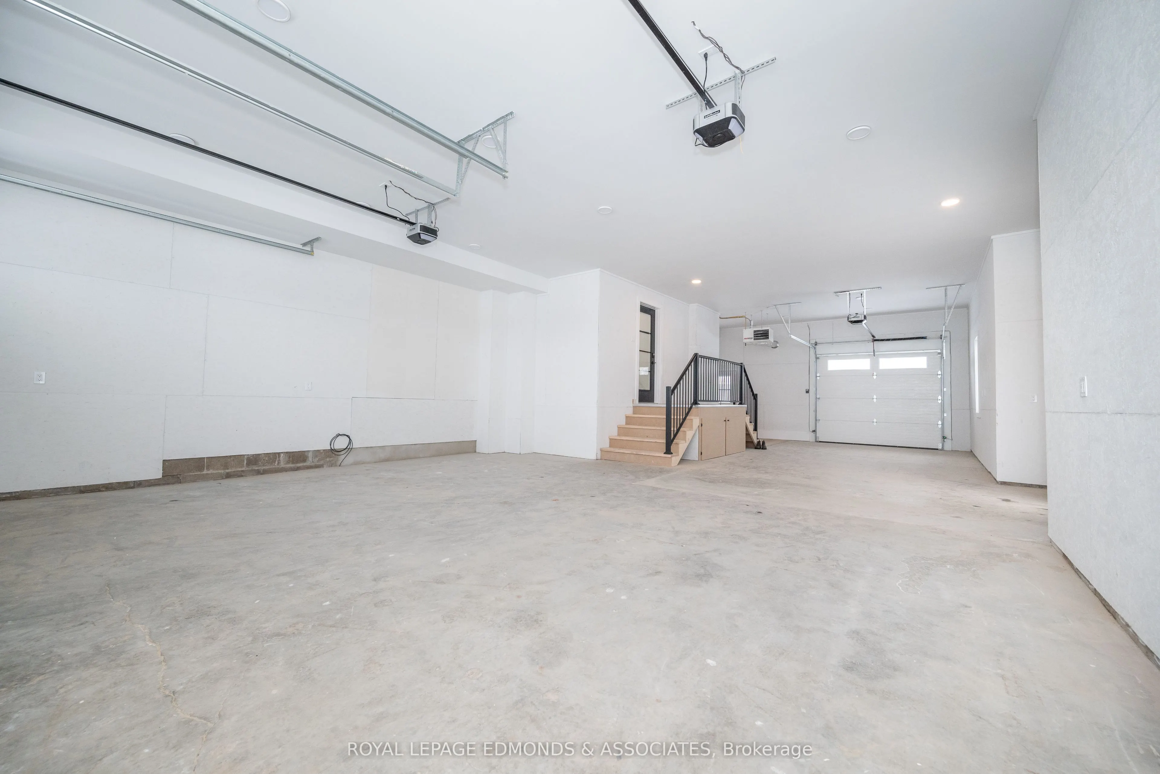14 Fairway Drive N