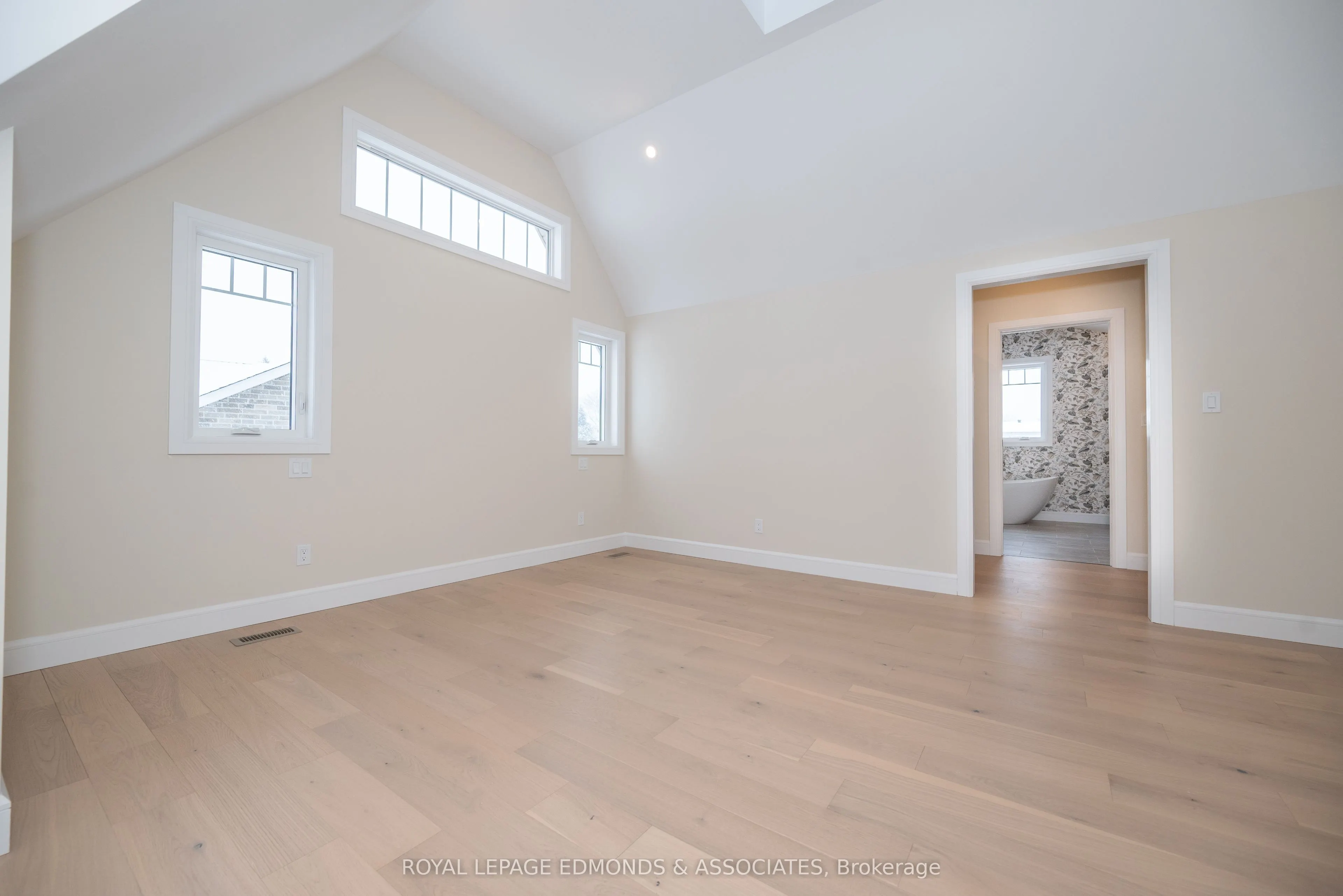 14 Fairway Drive N