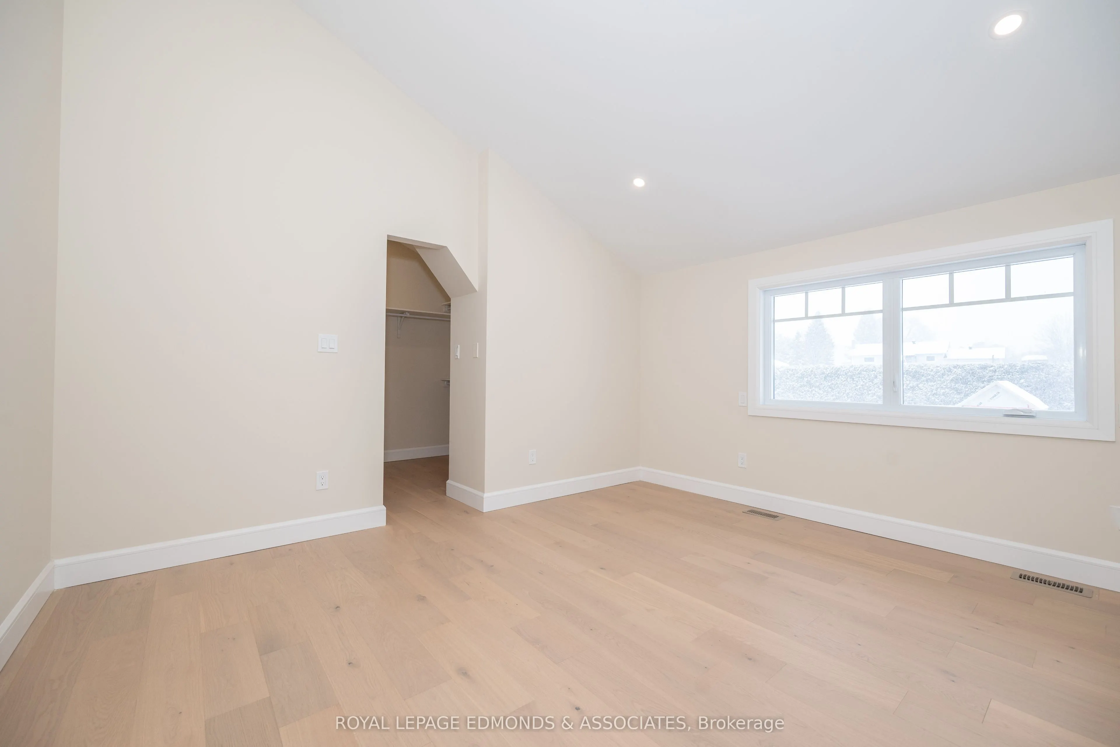 14 Fairway Drive N