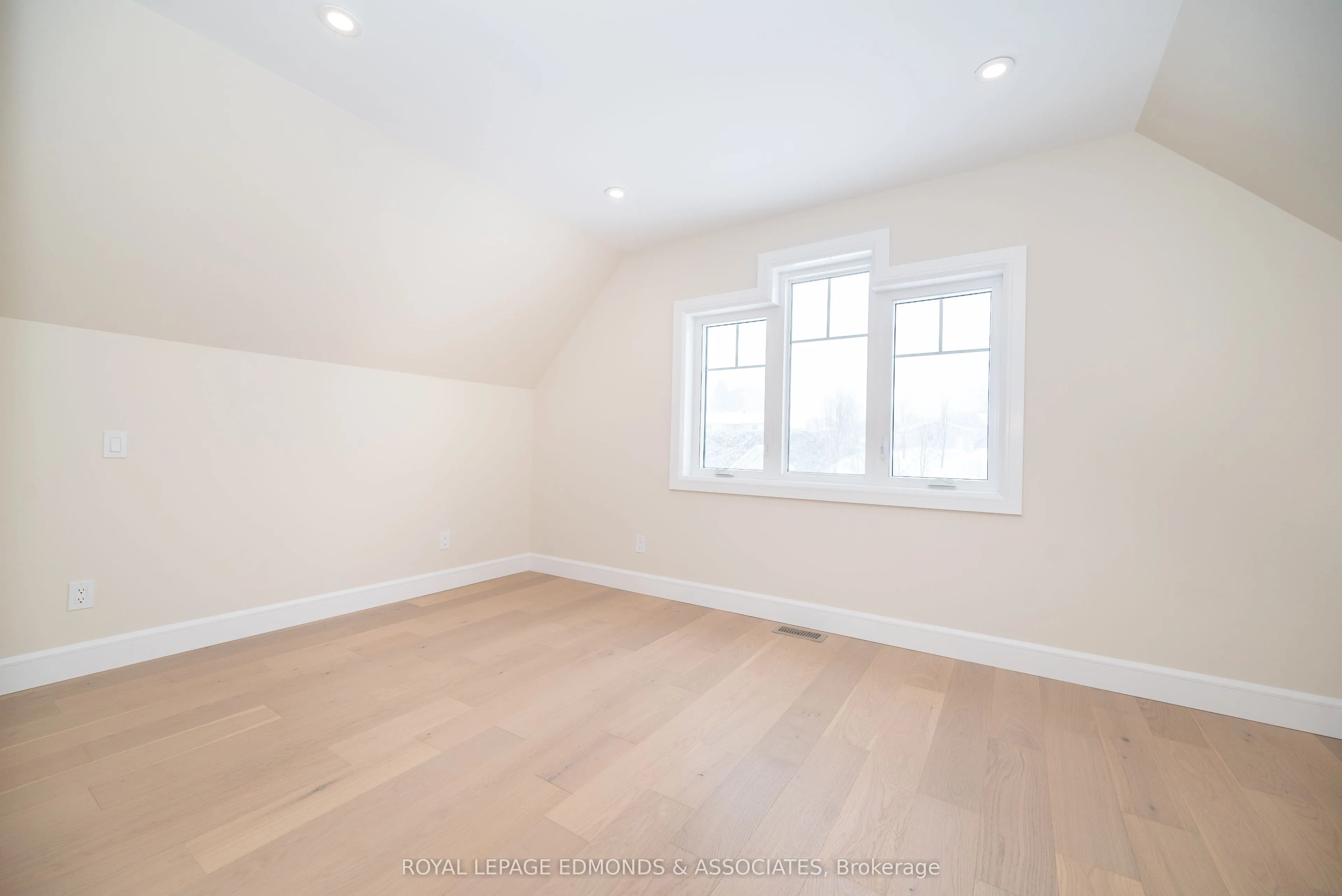 14 Fairway Drive N