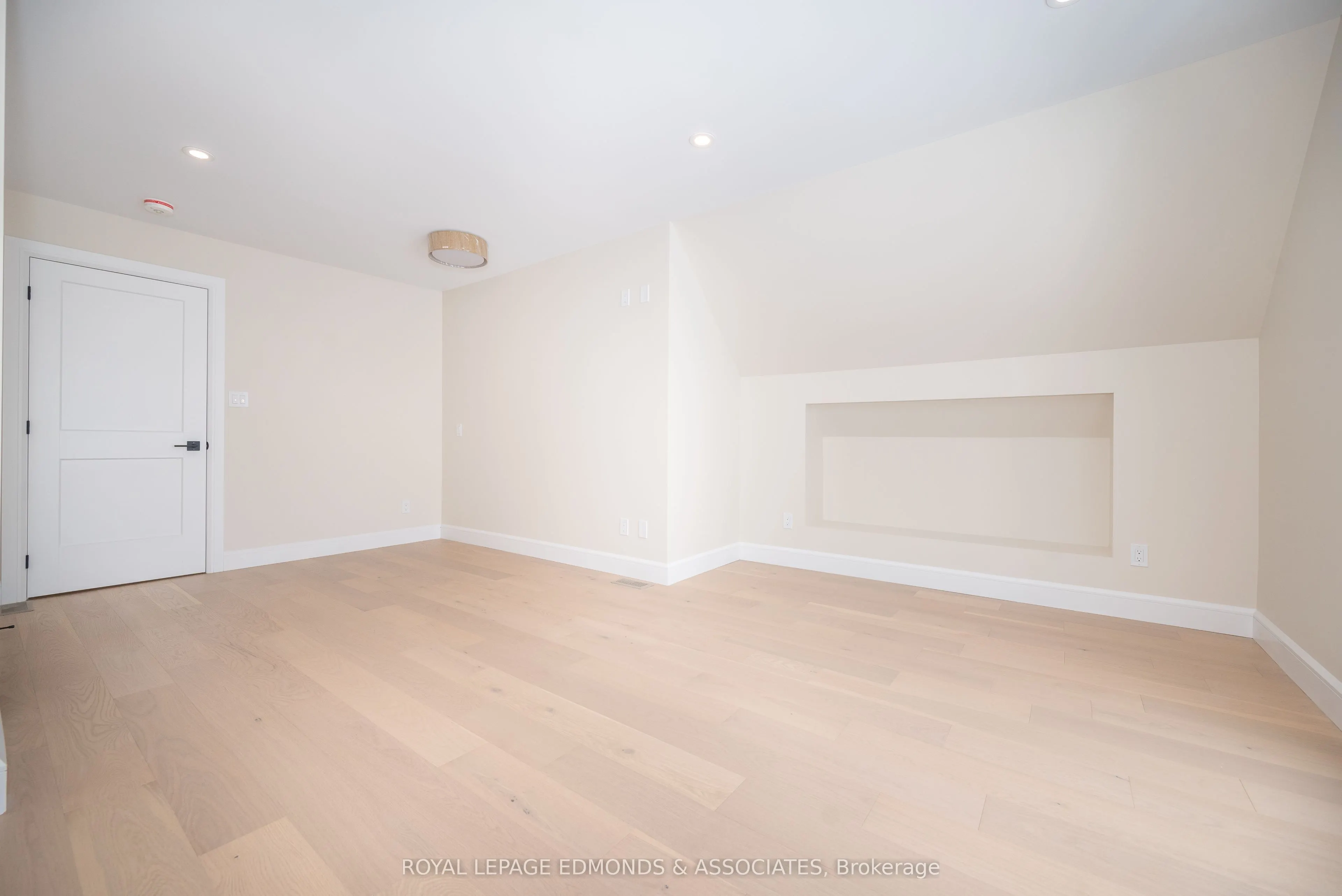 14 Fairway Drive N