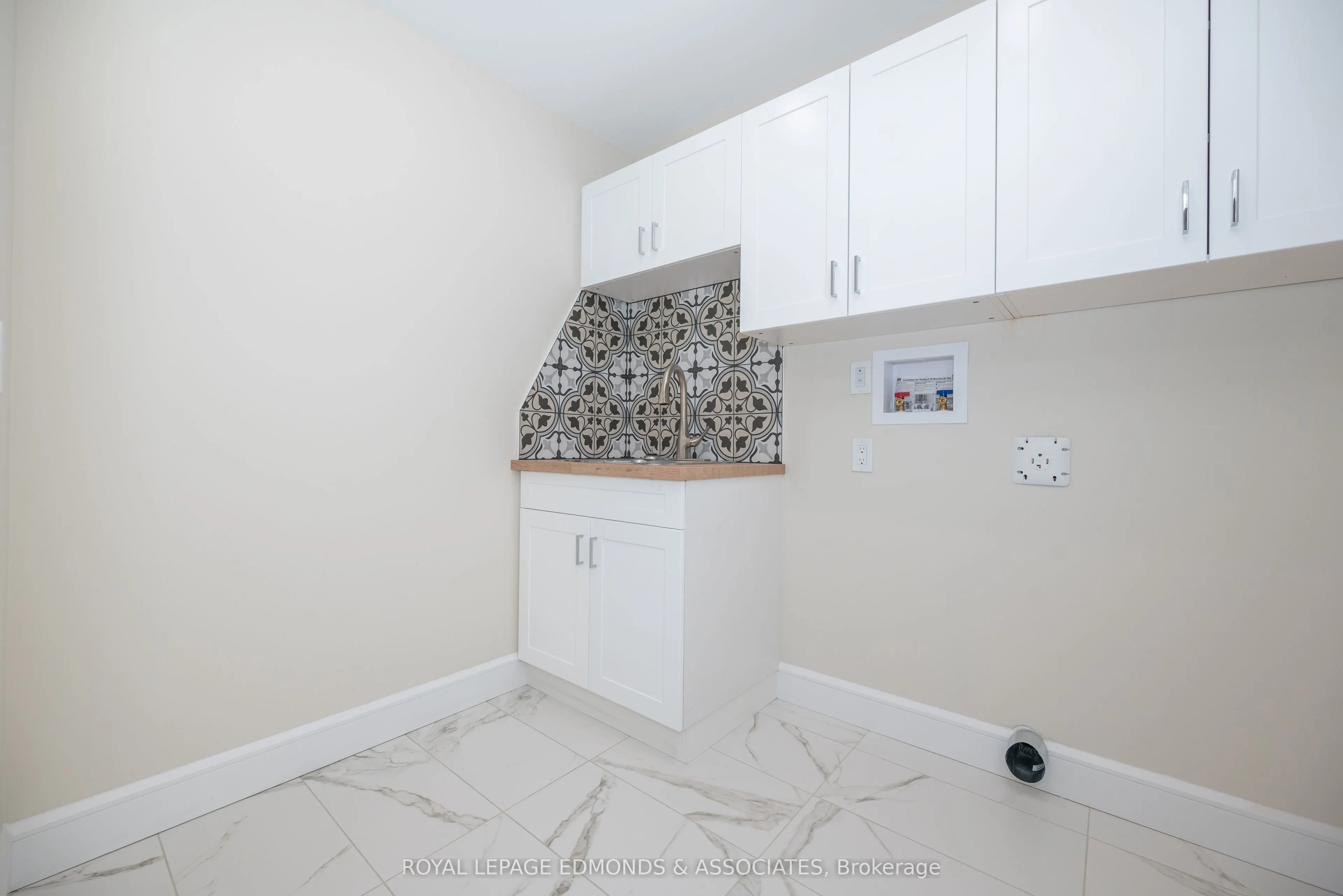 14 Fairway Drive N