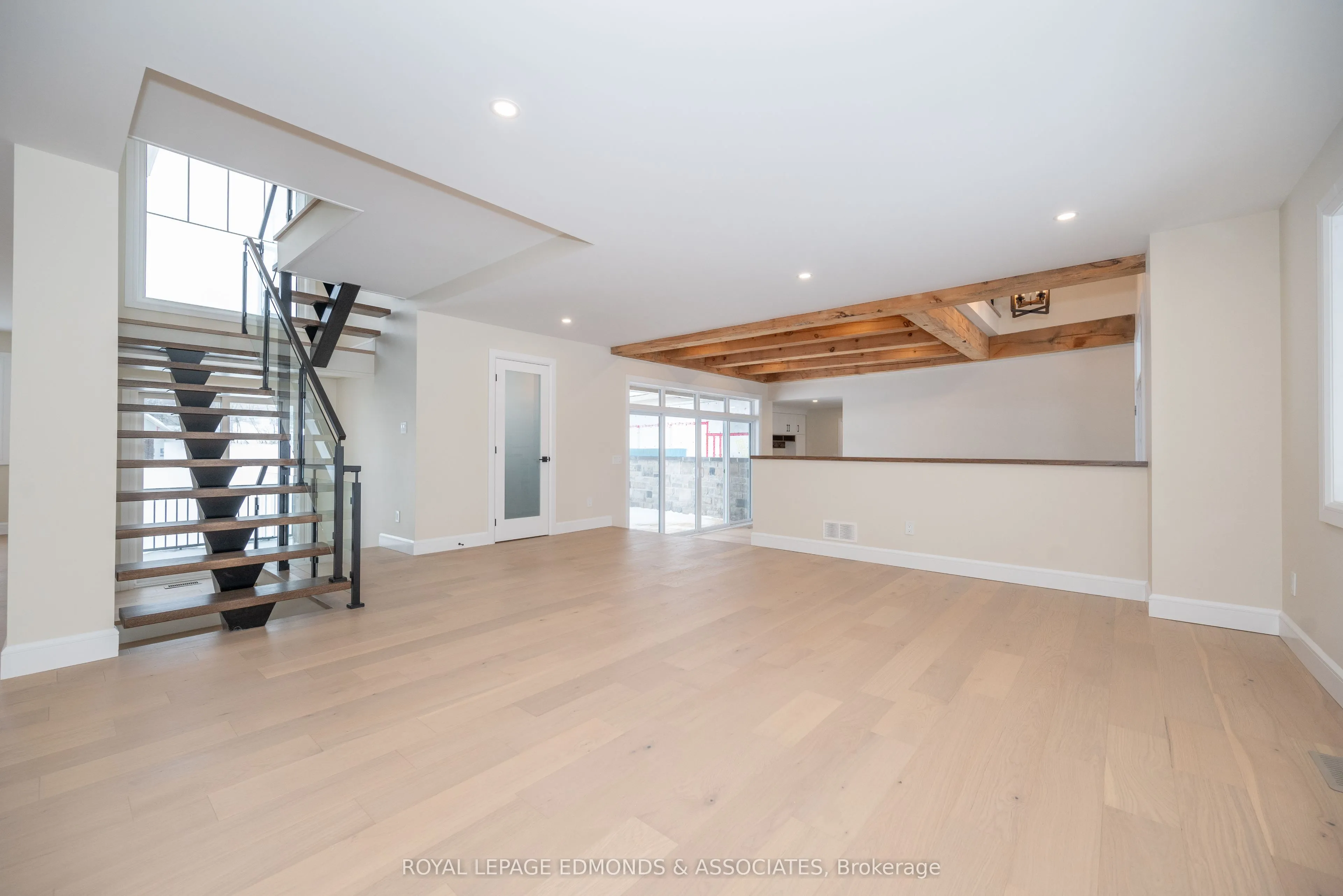 14 Fairway Drive N