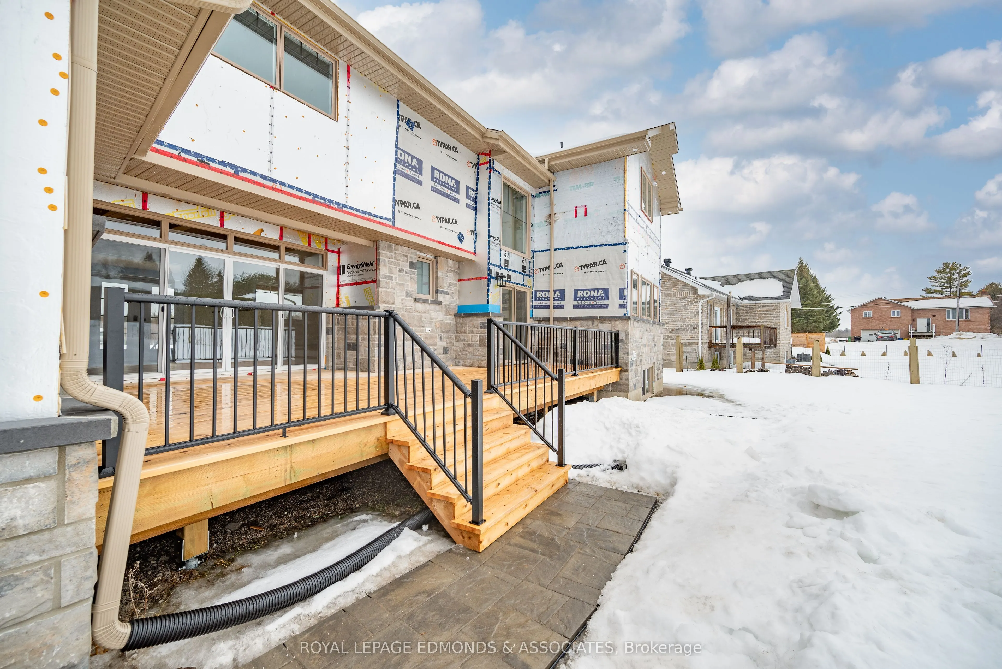 14 Fairway Drive N