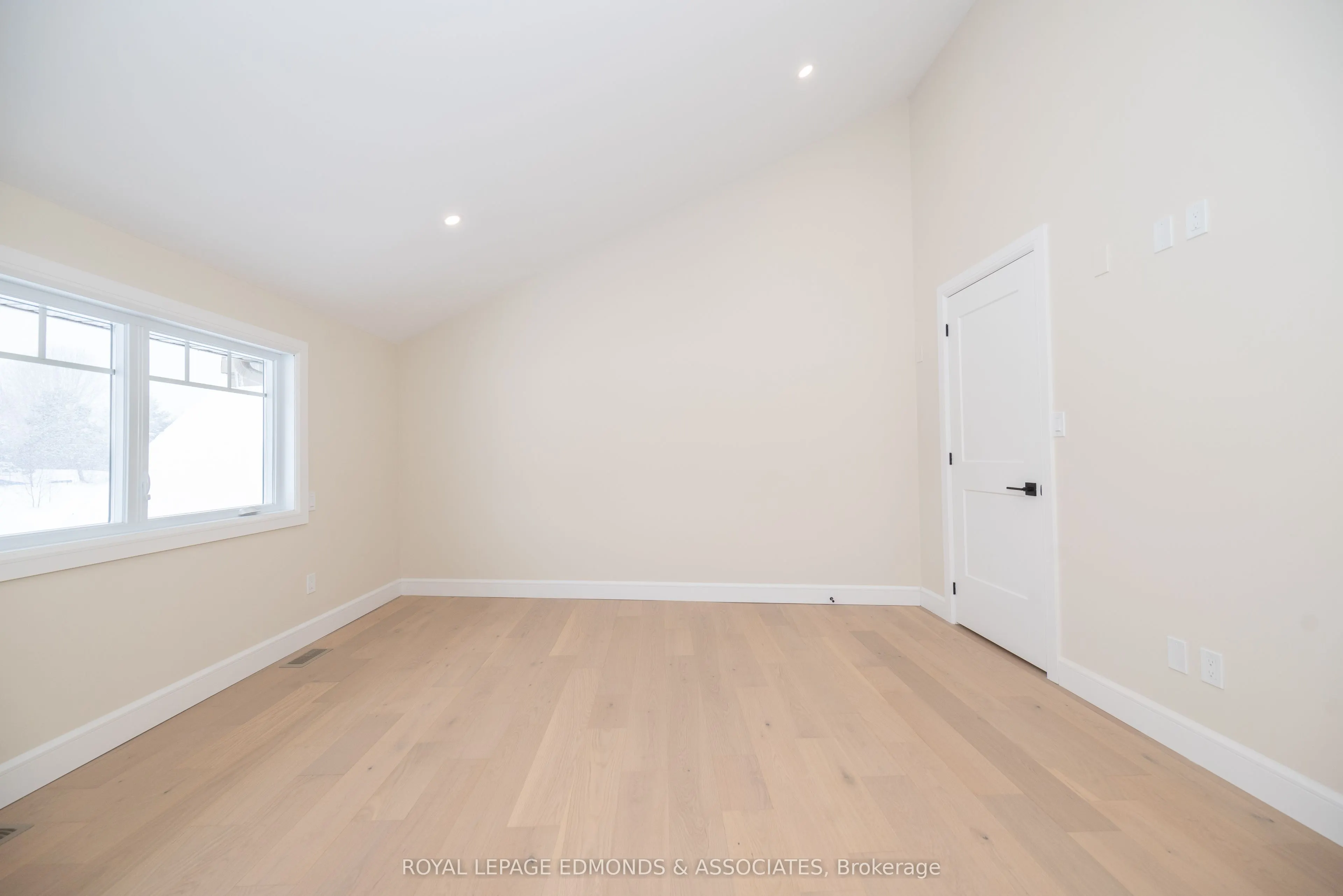 14 Fairway Drive N
