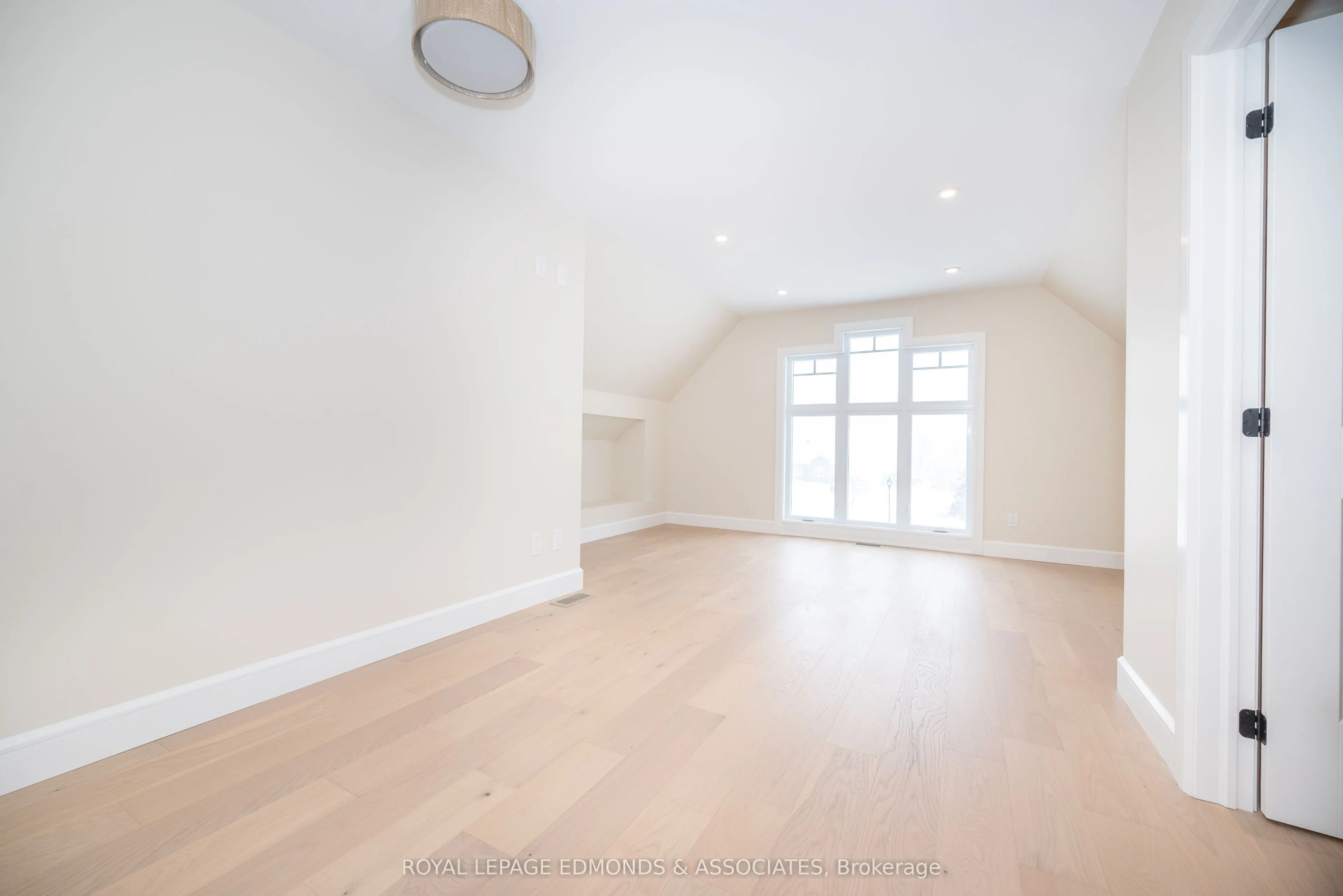 14 Fairway Drive N