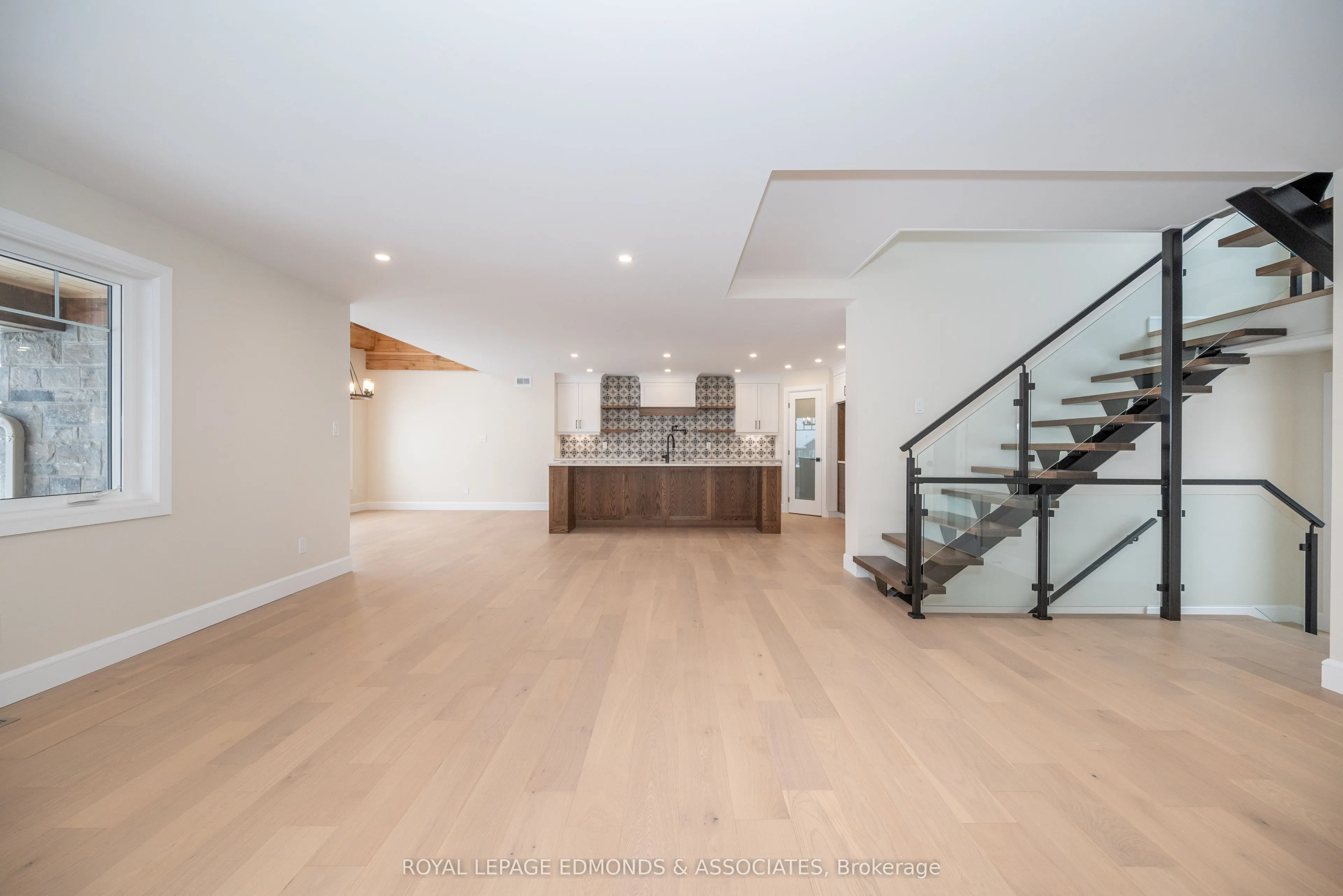 14 Fairway Drive N