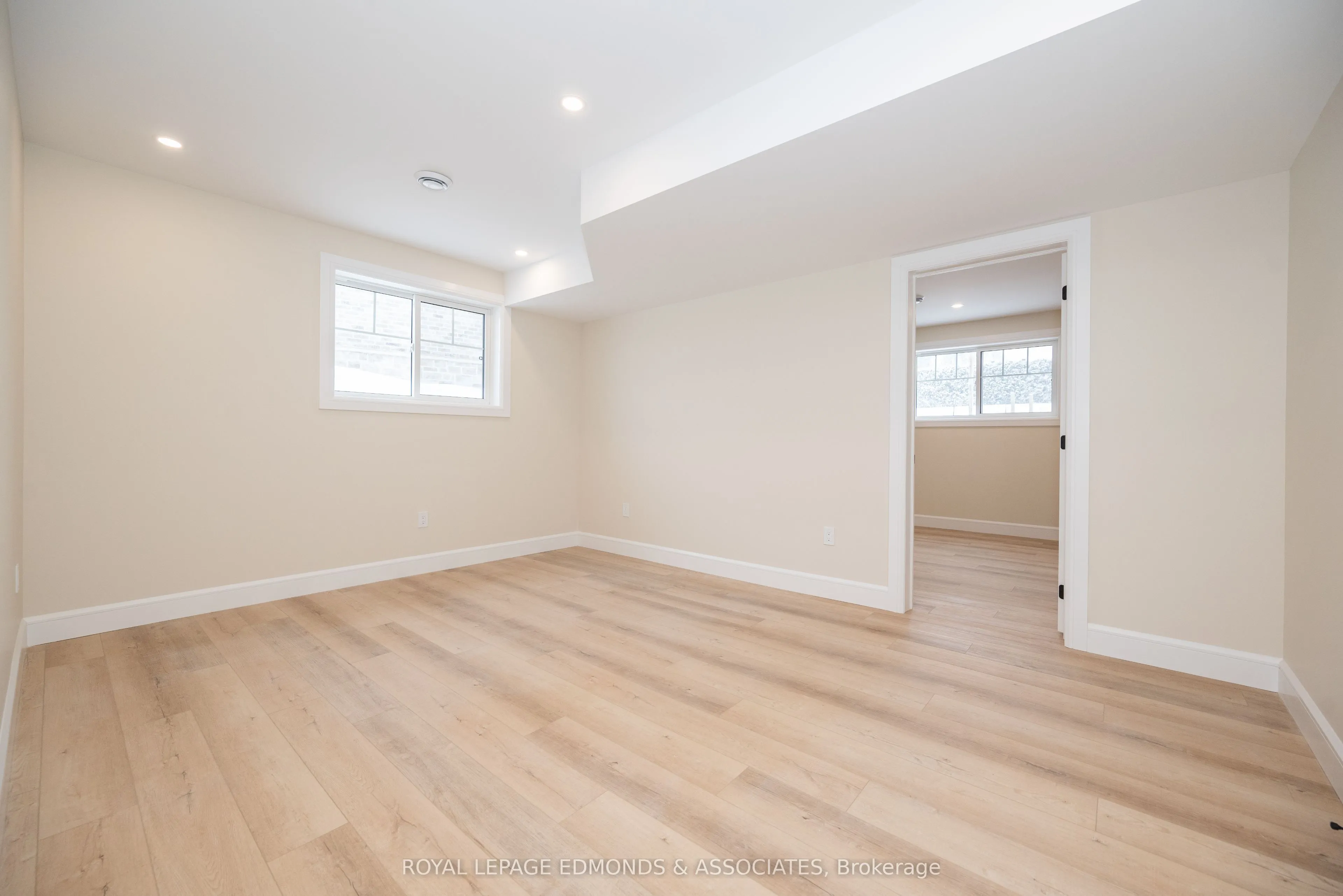 14 Fairway Drive N