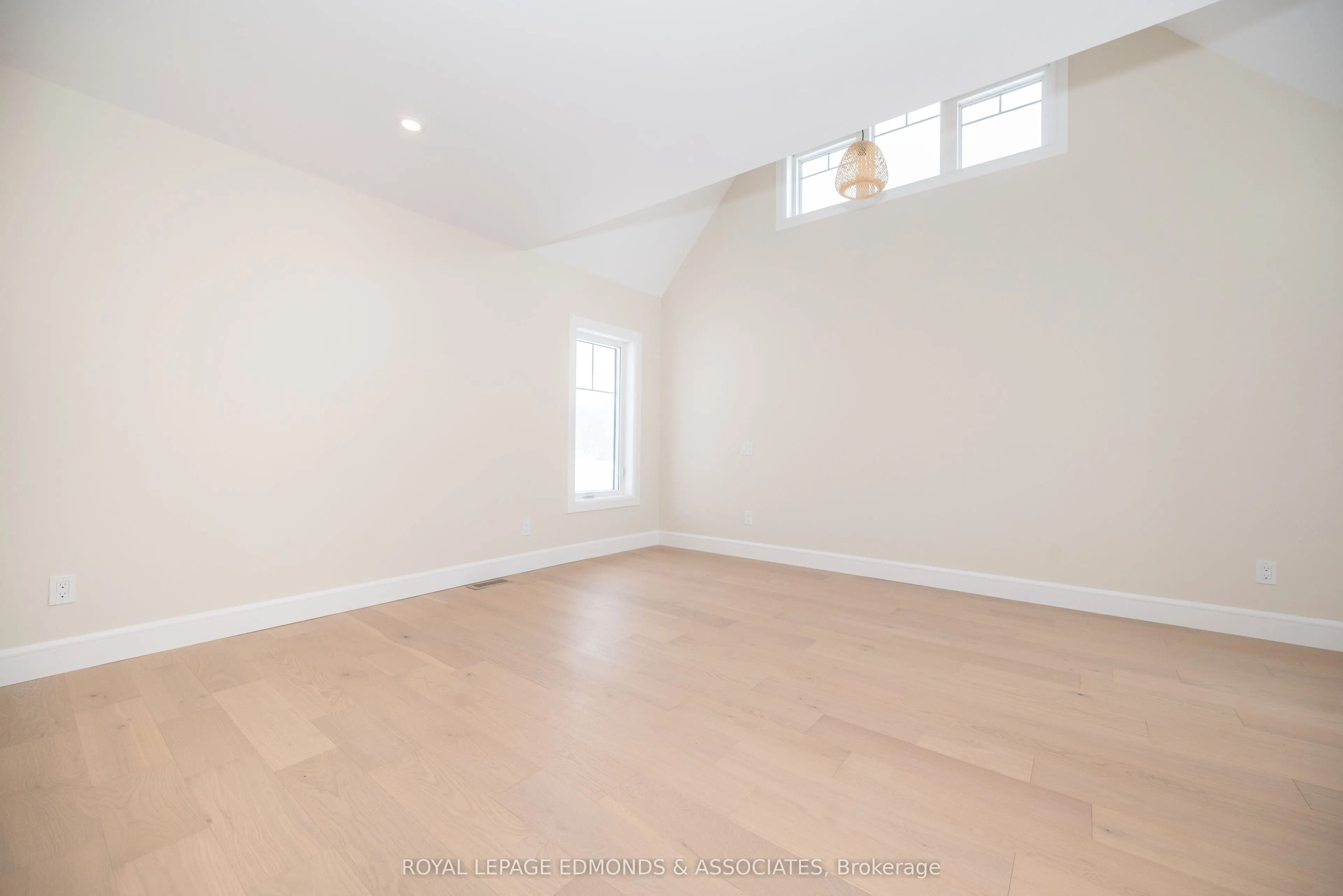 14 Fairway Drive N