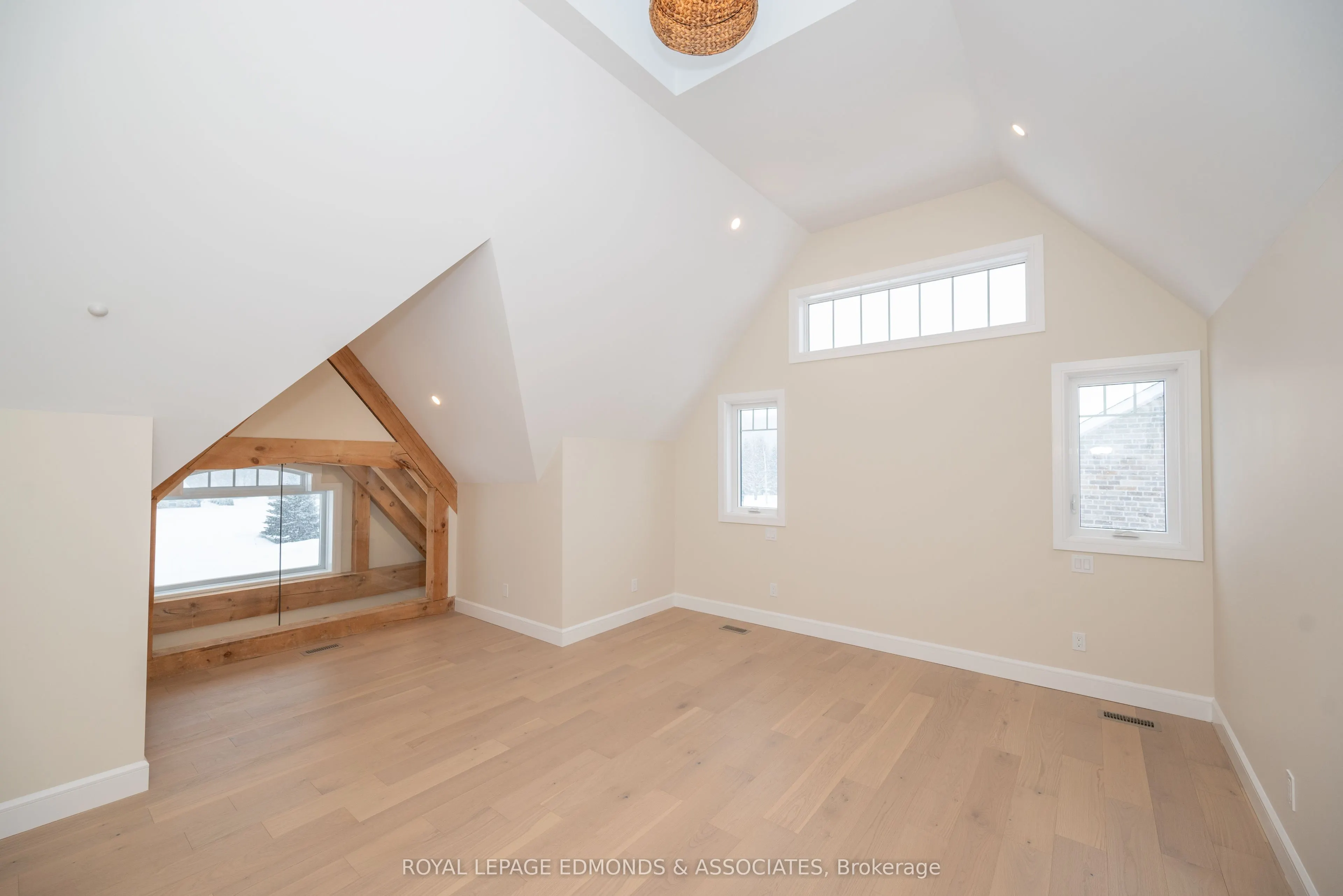 14 Fairway Drive N