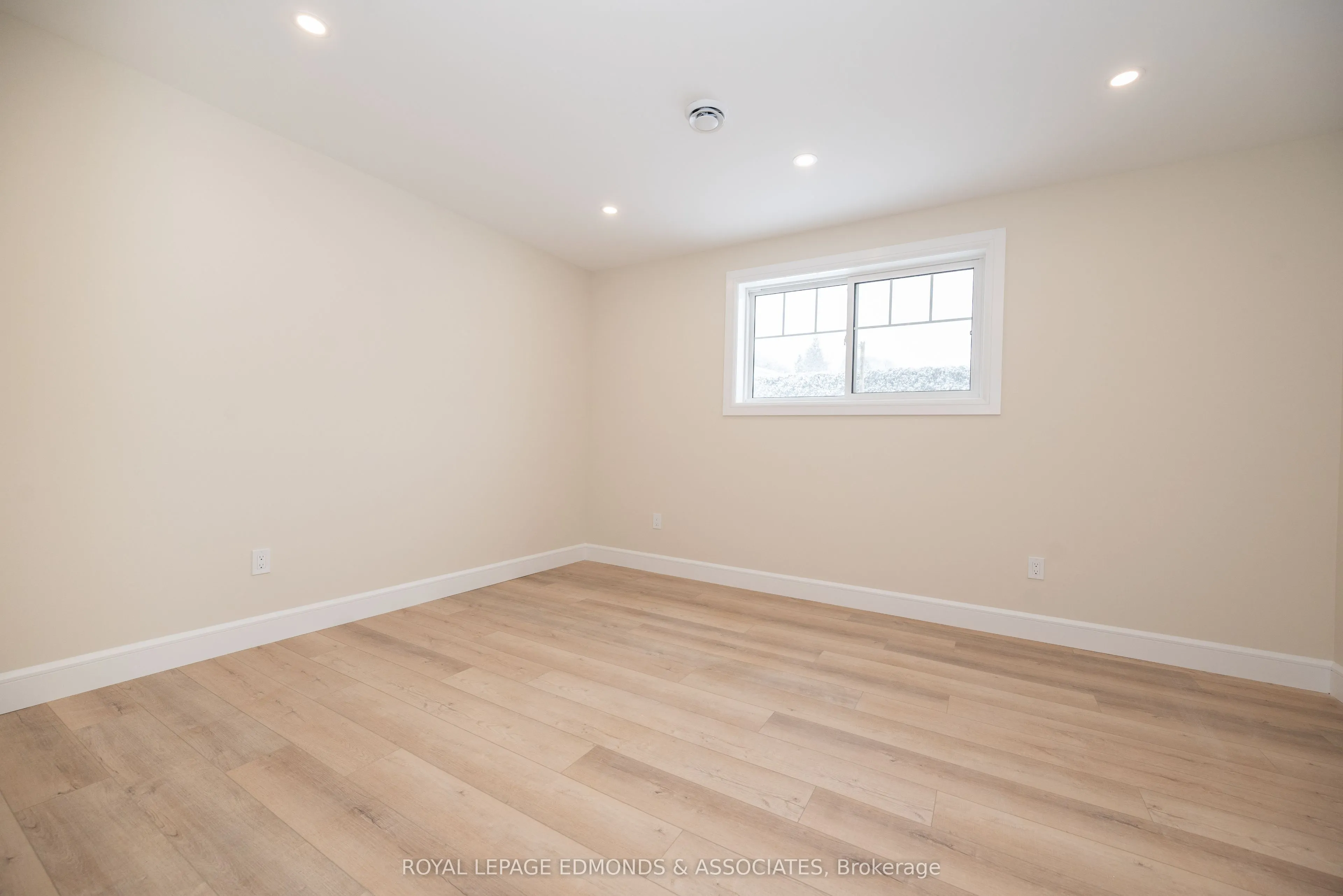 14 Fairway Drive N