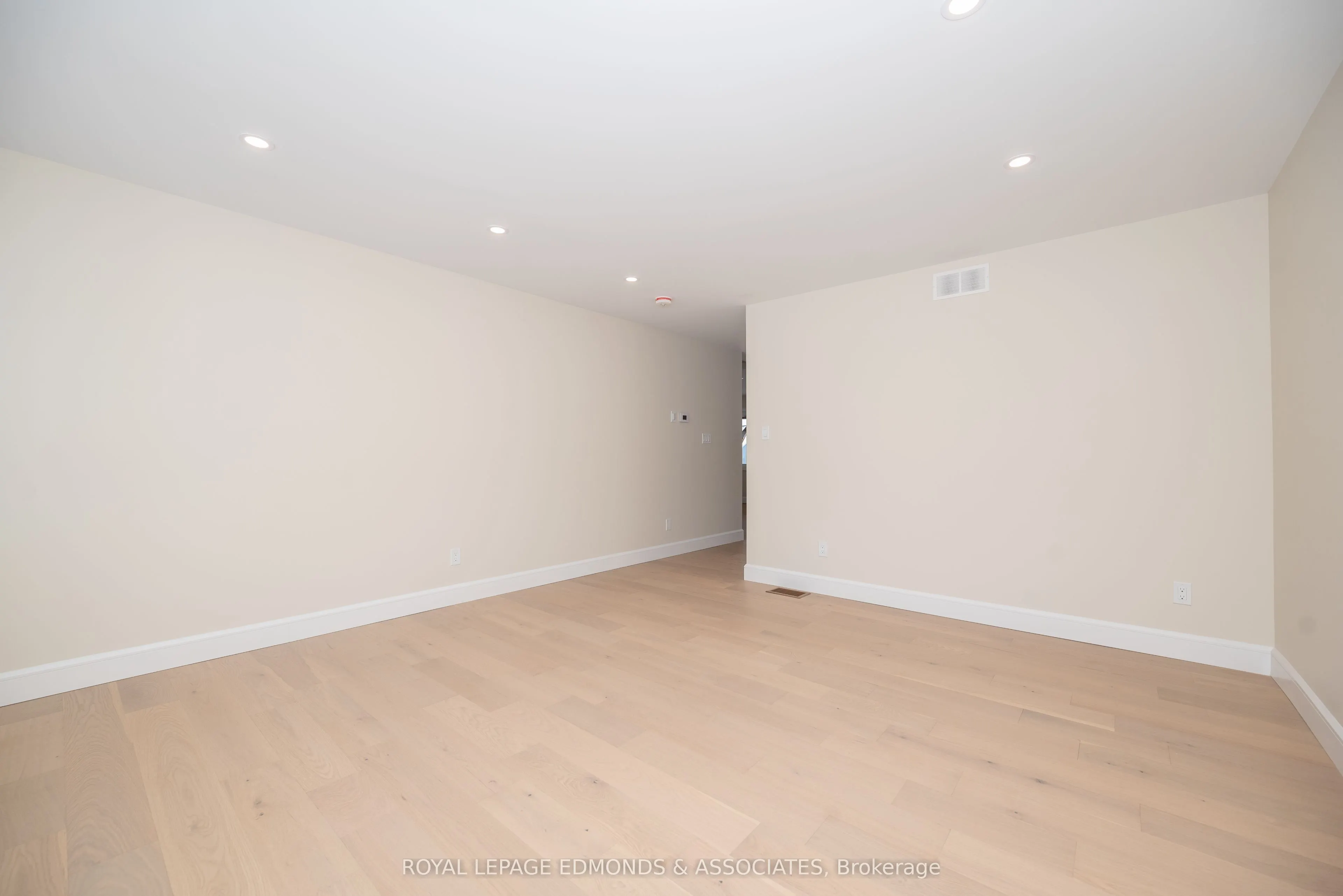 14 Fairway Drive N