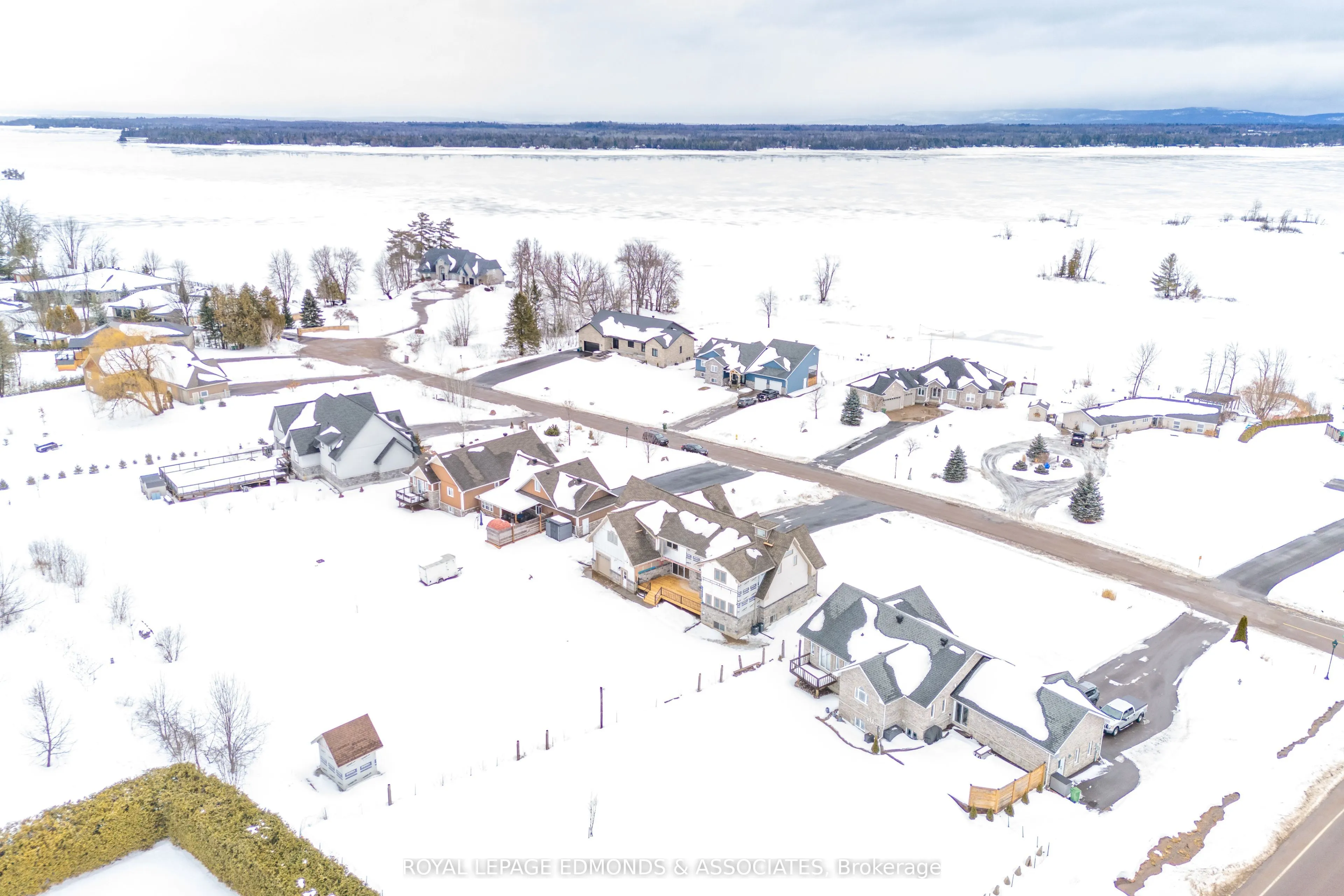 14 Fairway Drive N