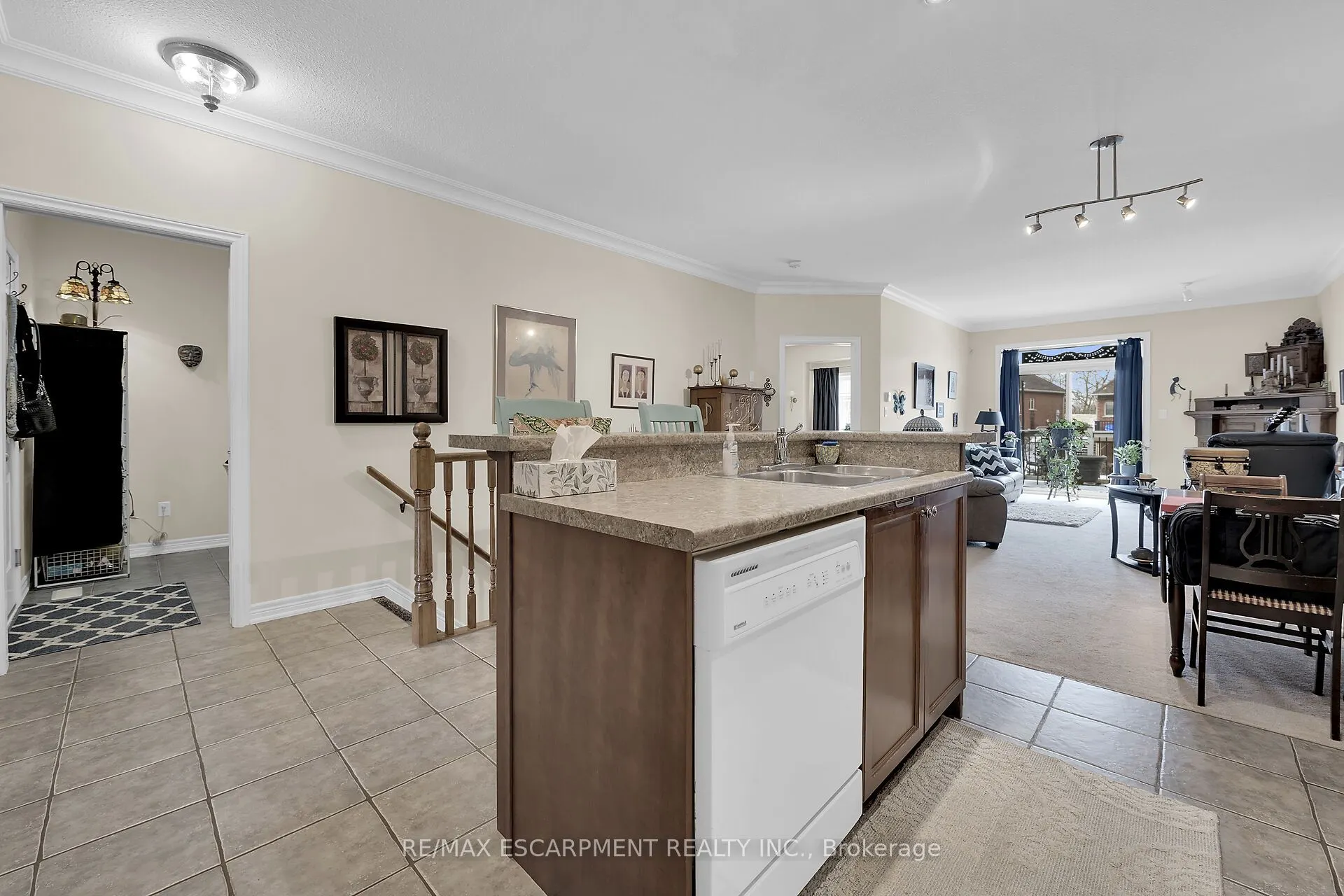 15 Iron Bridge Court