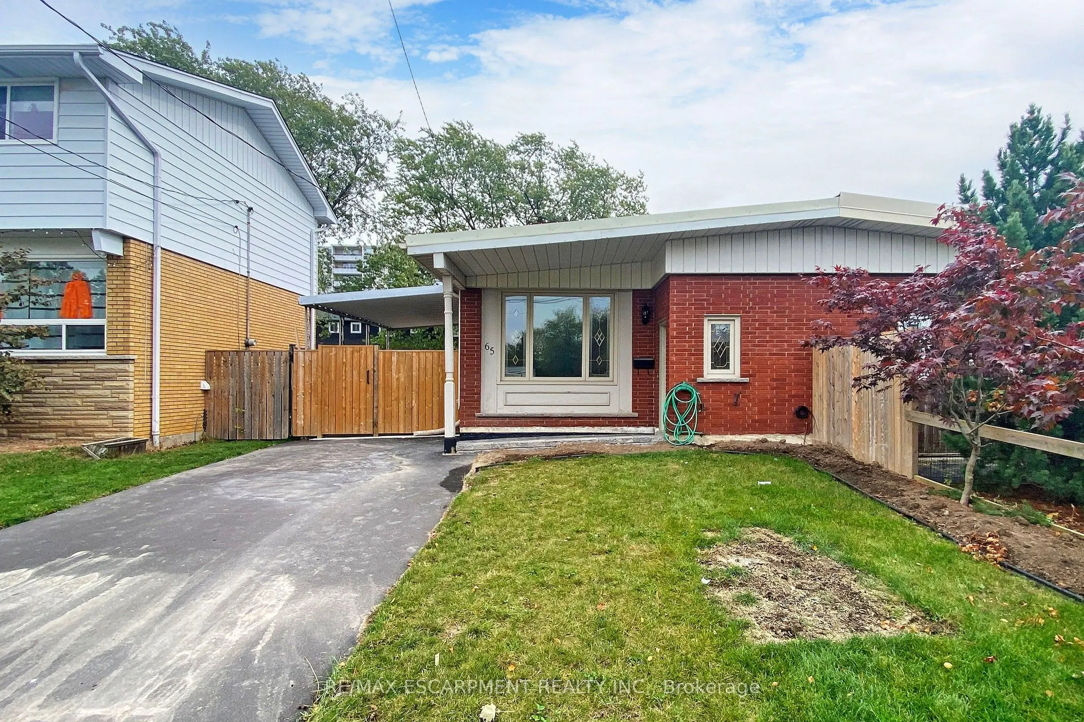 65 Fielding Crescent, #Lower