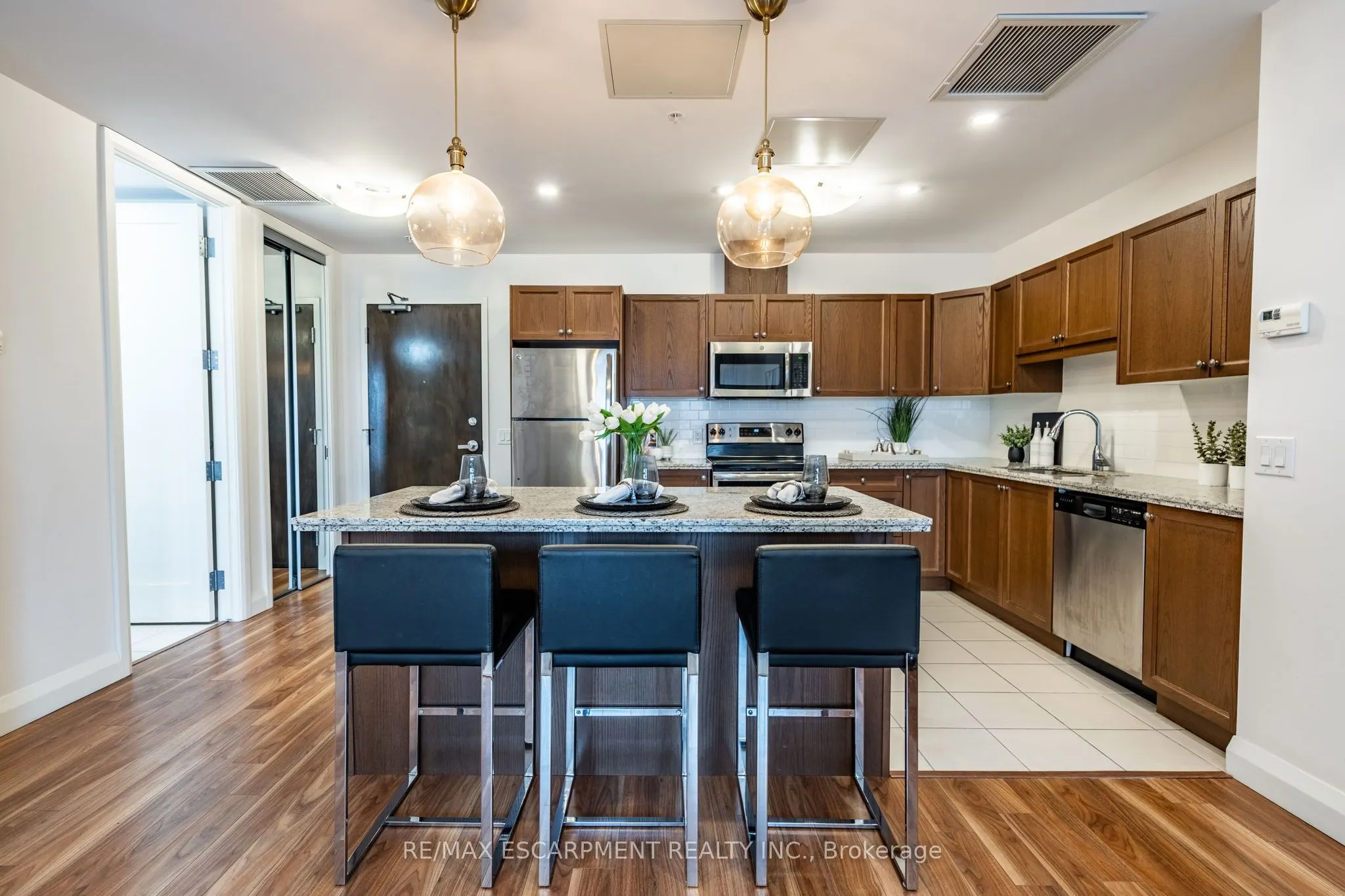 118 KING Street E, #820