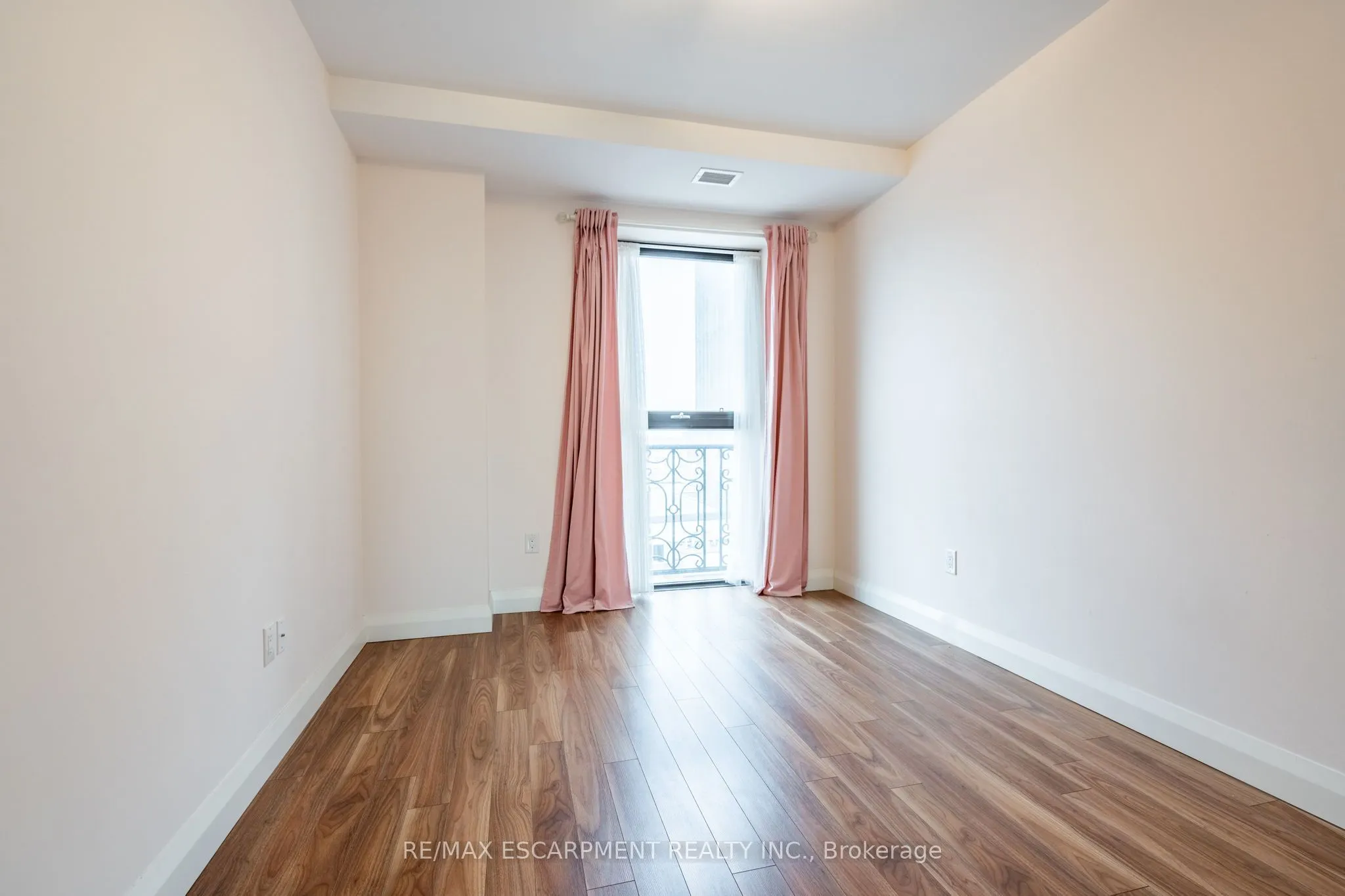 118 KING Street E, #820