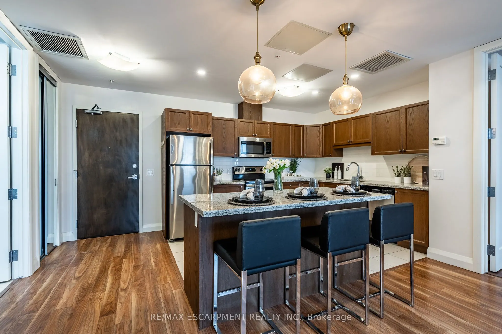 118 KING Street E, #820