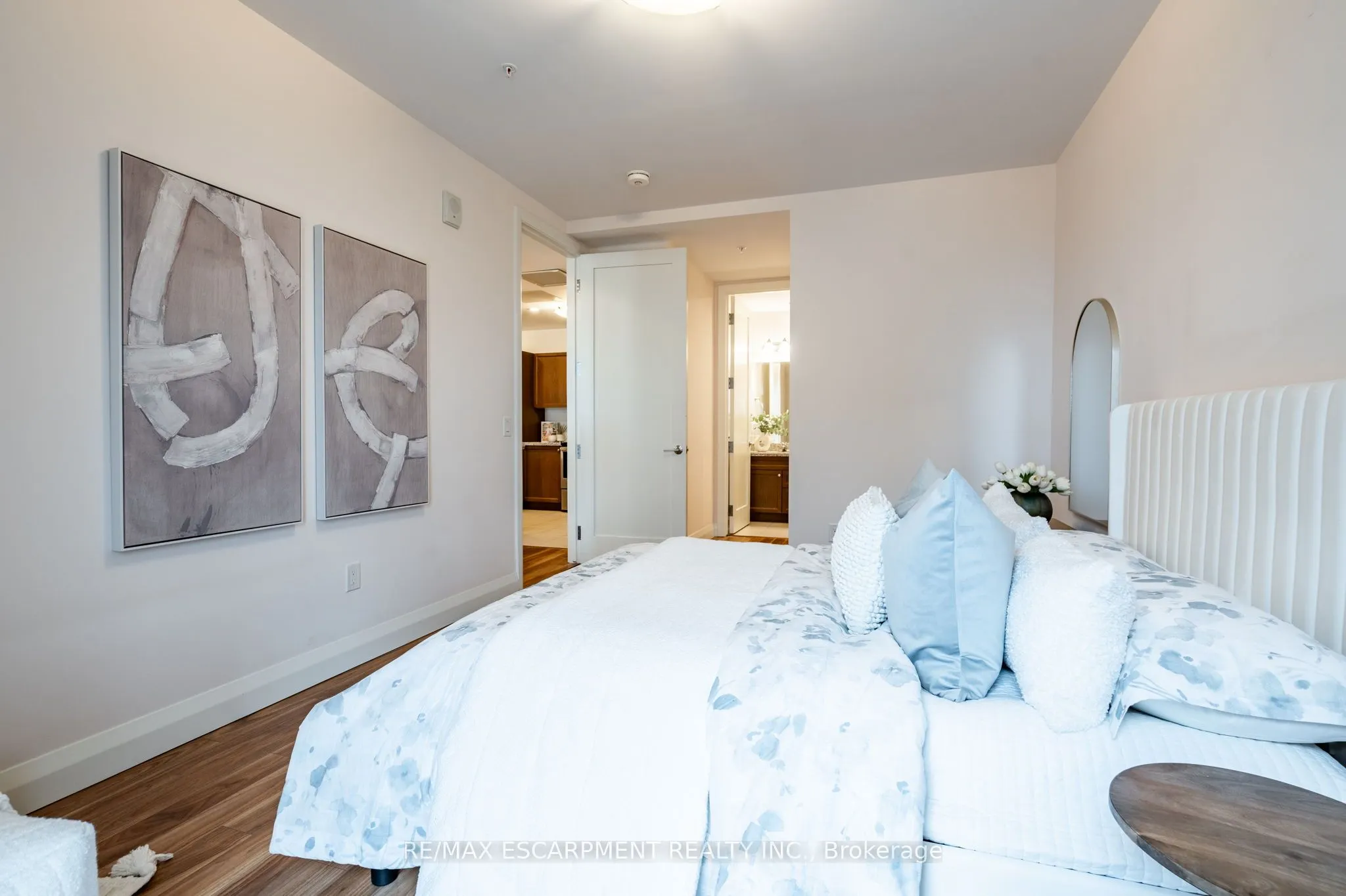 118 KING Street E, #820