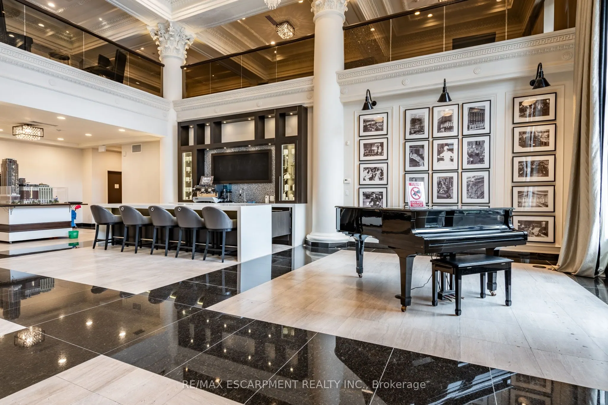 118 KING Street E, #820