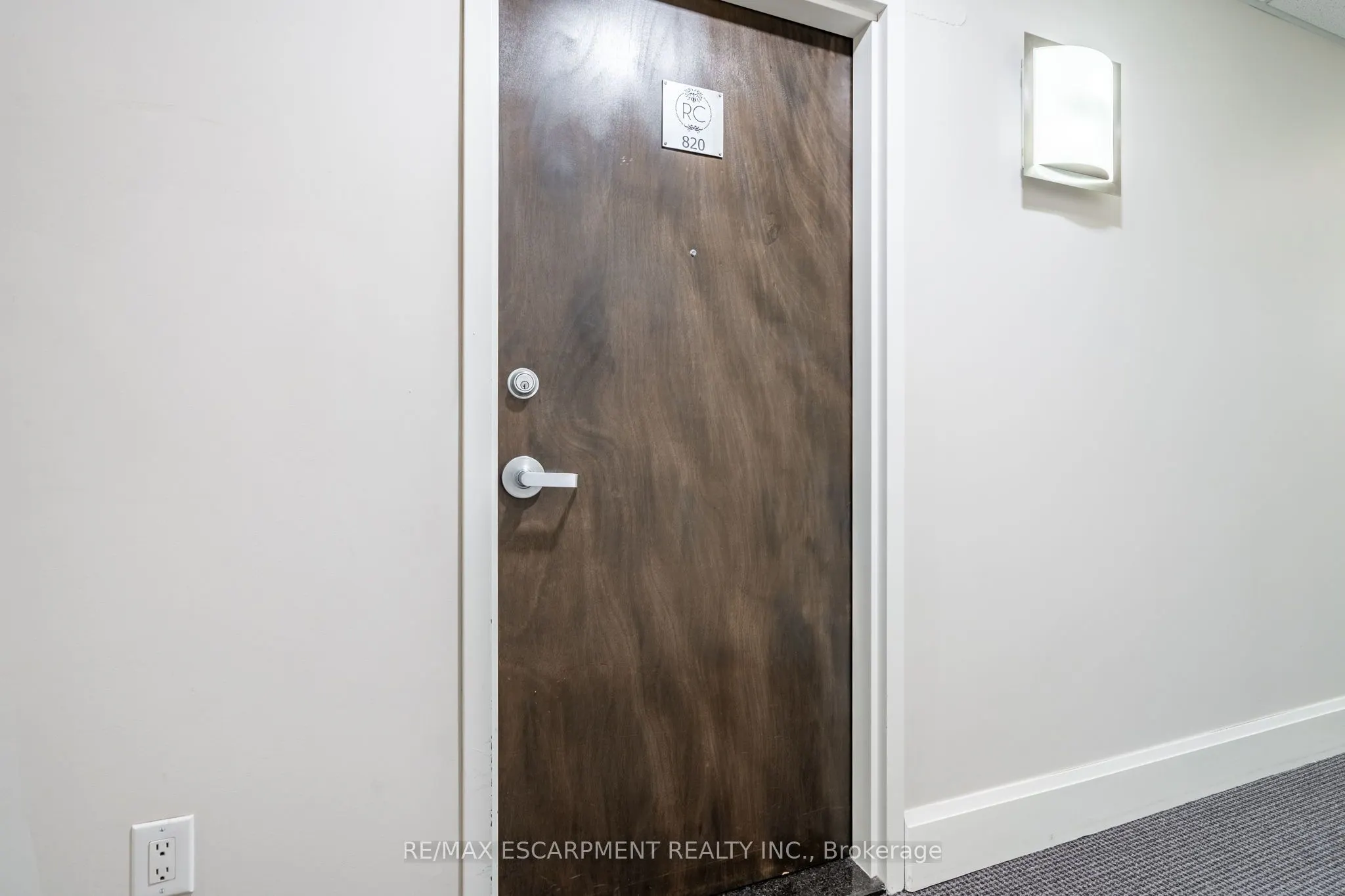 118 KING Street E, #820
