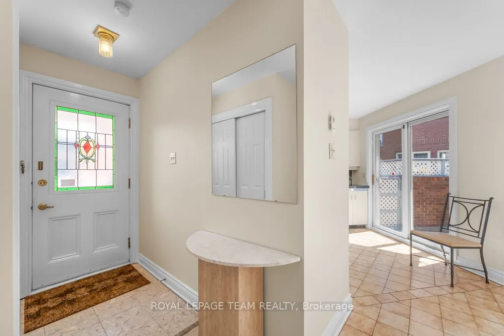 292 Laurier Avenue, #9
