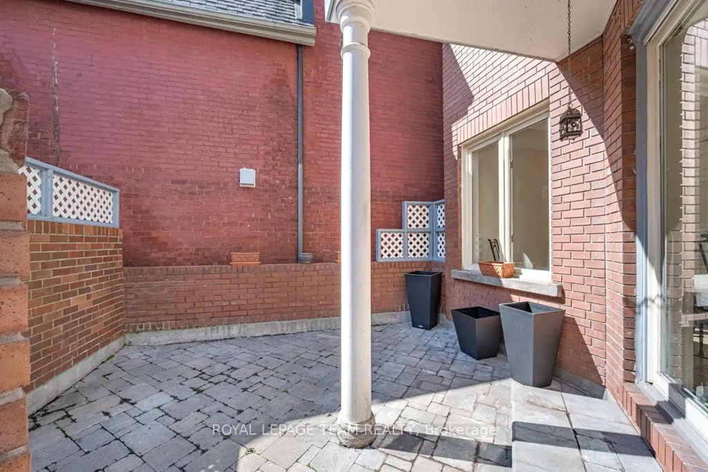 292 Laurier Avenue, #9
