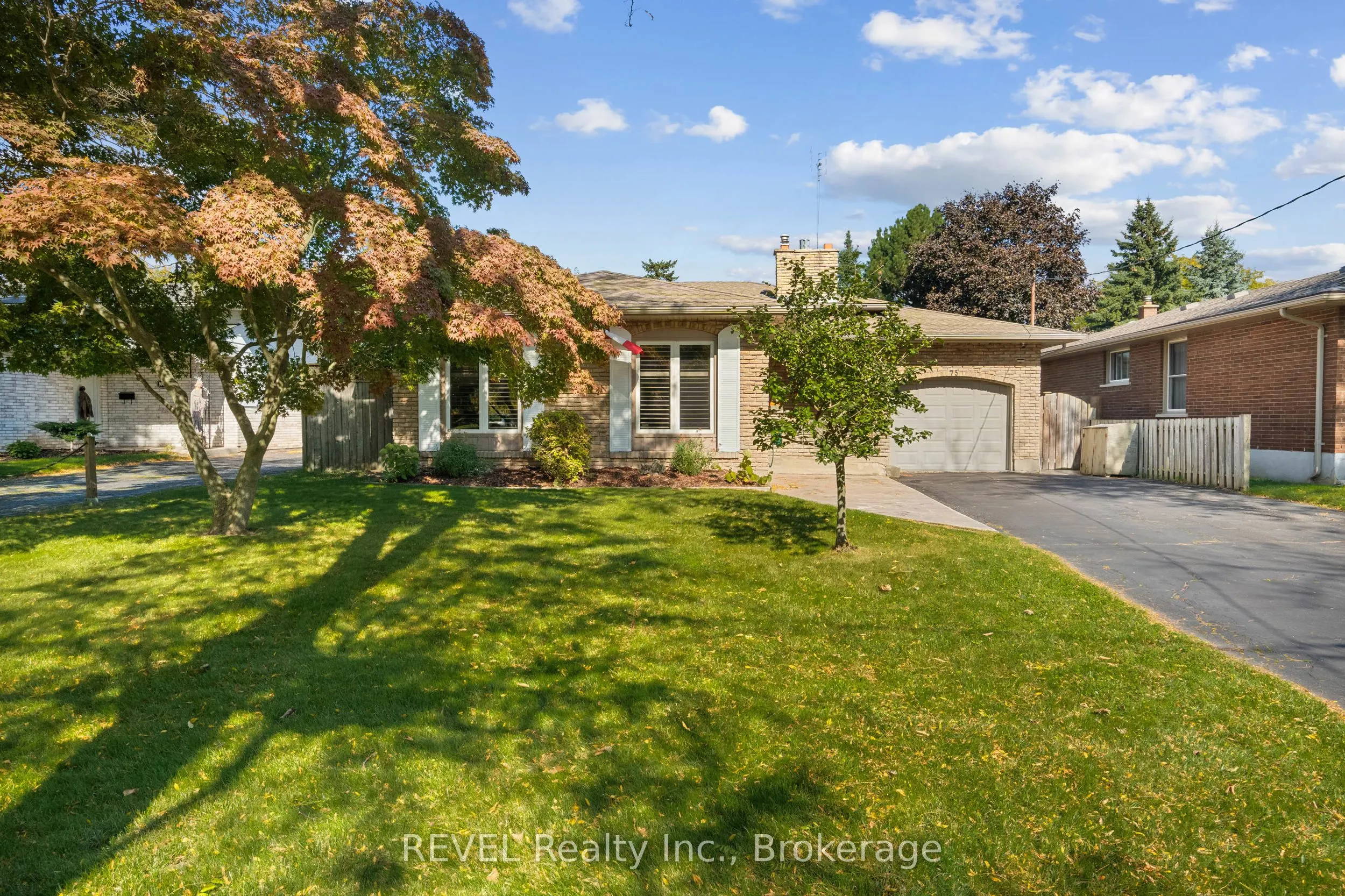 75 AQUADALE Drive