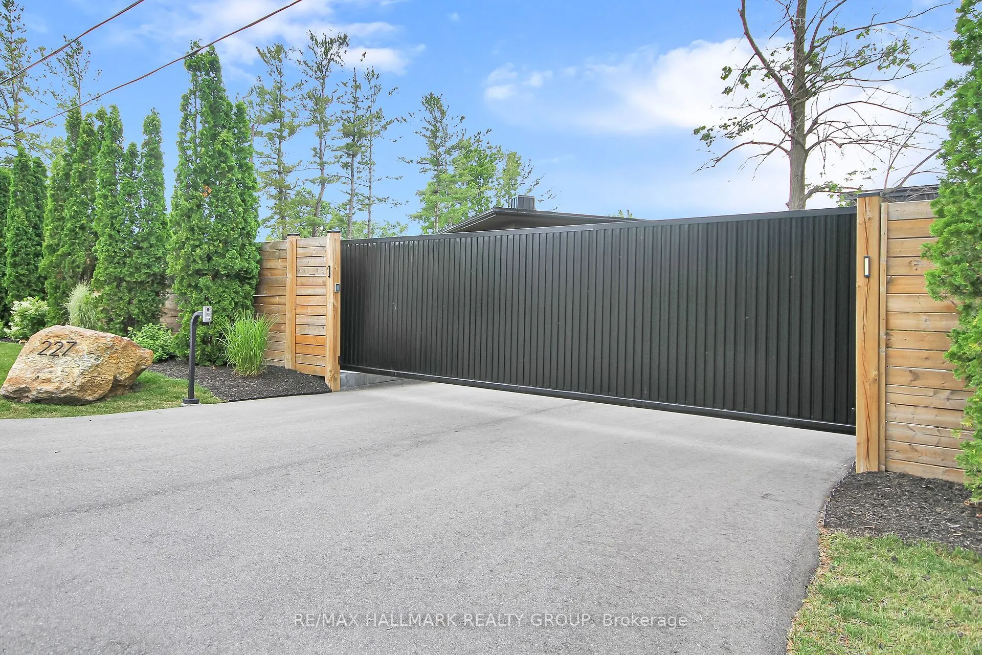 227 GRANDVIEW Road