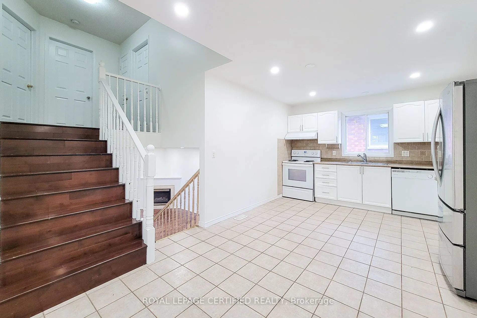 482 Berkindale Drive N