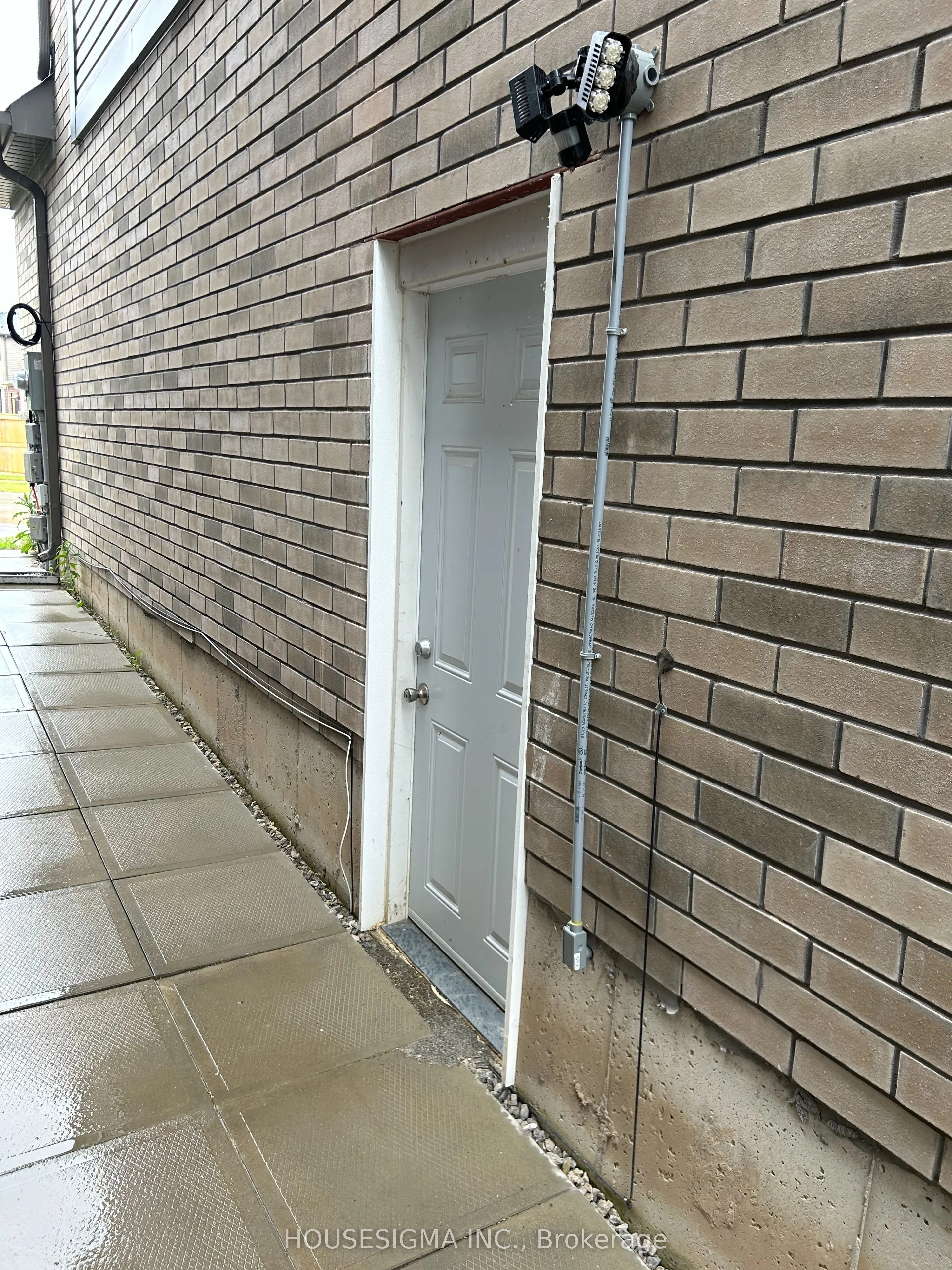 33 Santos Drive