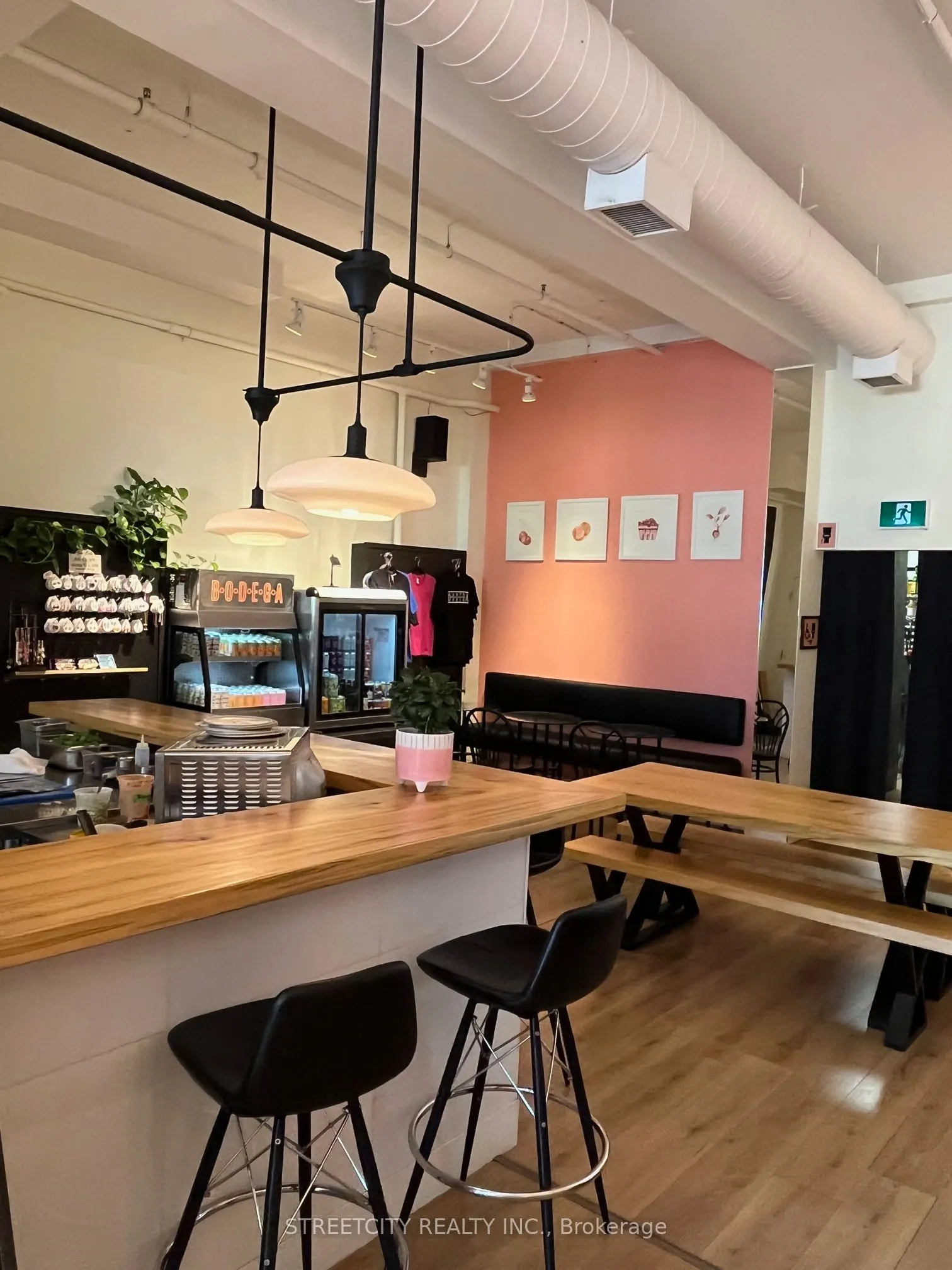 211 DUNDAS Street