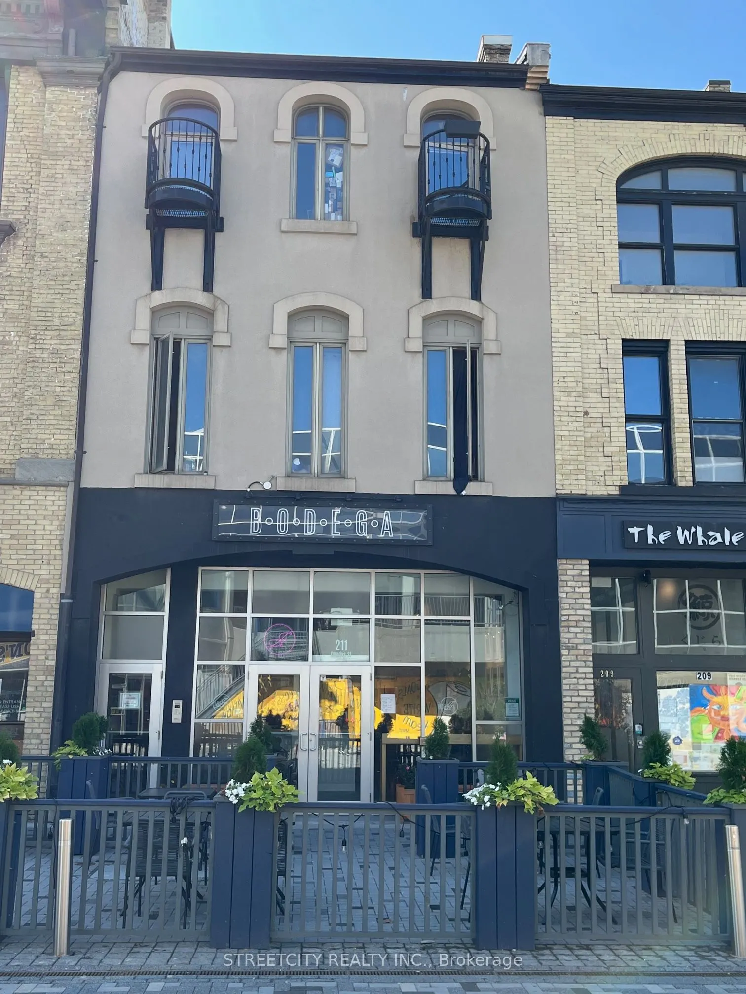 211 DUNDAS Street